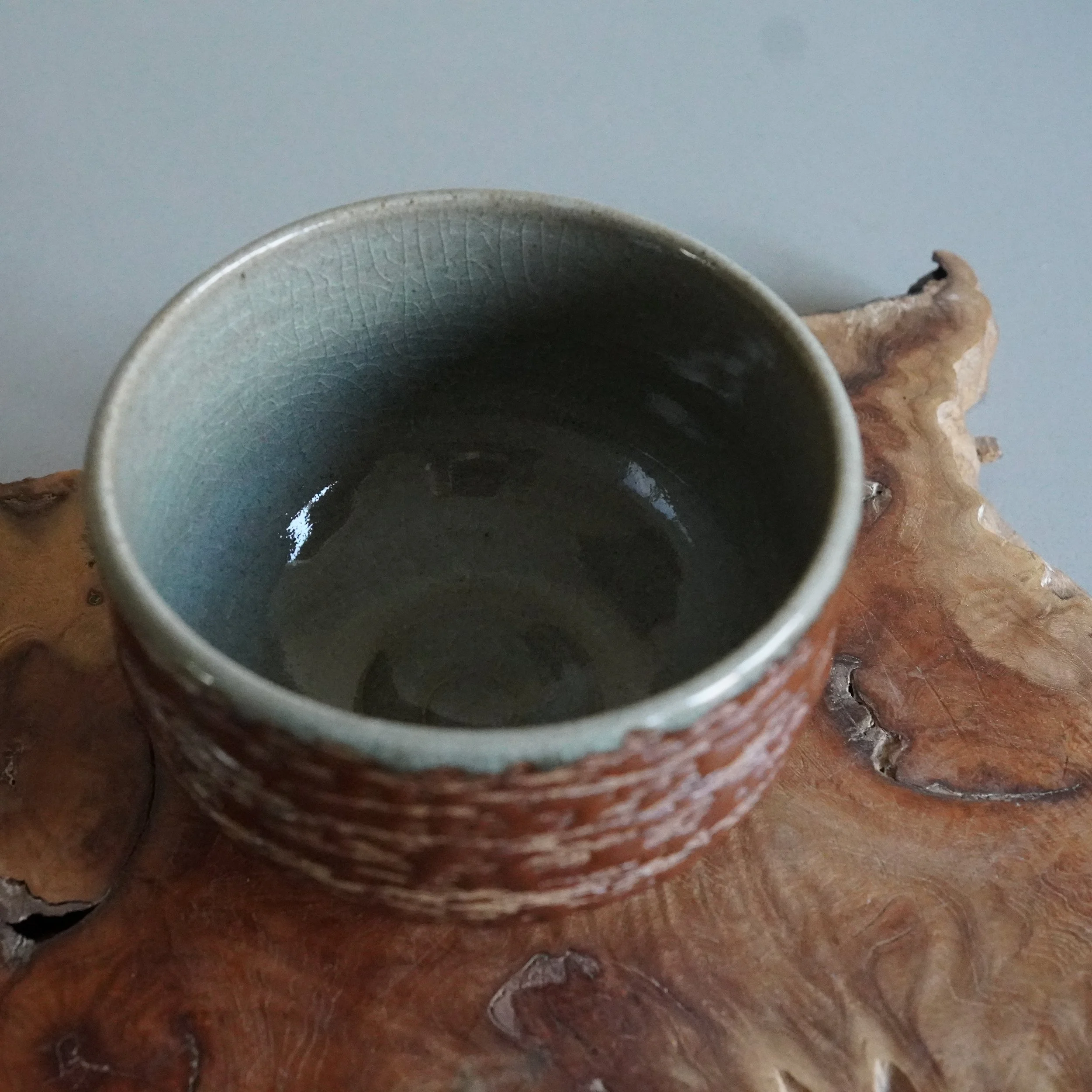 Grey-green interior glaze inside Inuyama-yaki matsukawa chawan, Japanese tea bowl by Kujiro