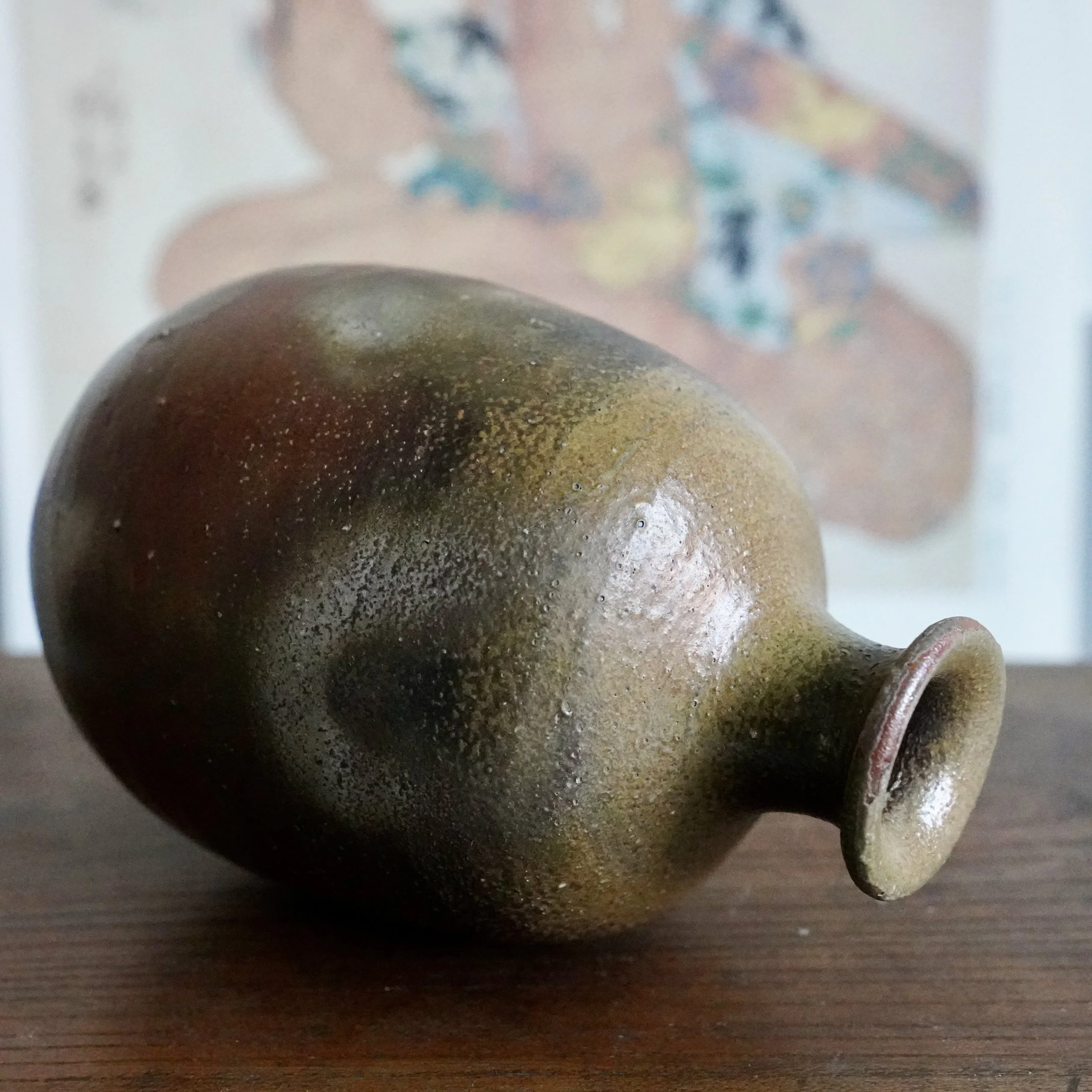 Bizen-yaki tokkuri, close view of the olive ash glaze and hi-iro fire coloring