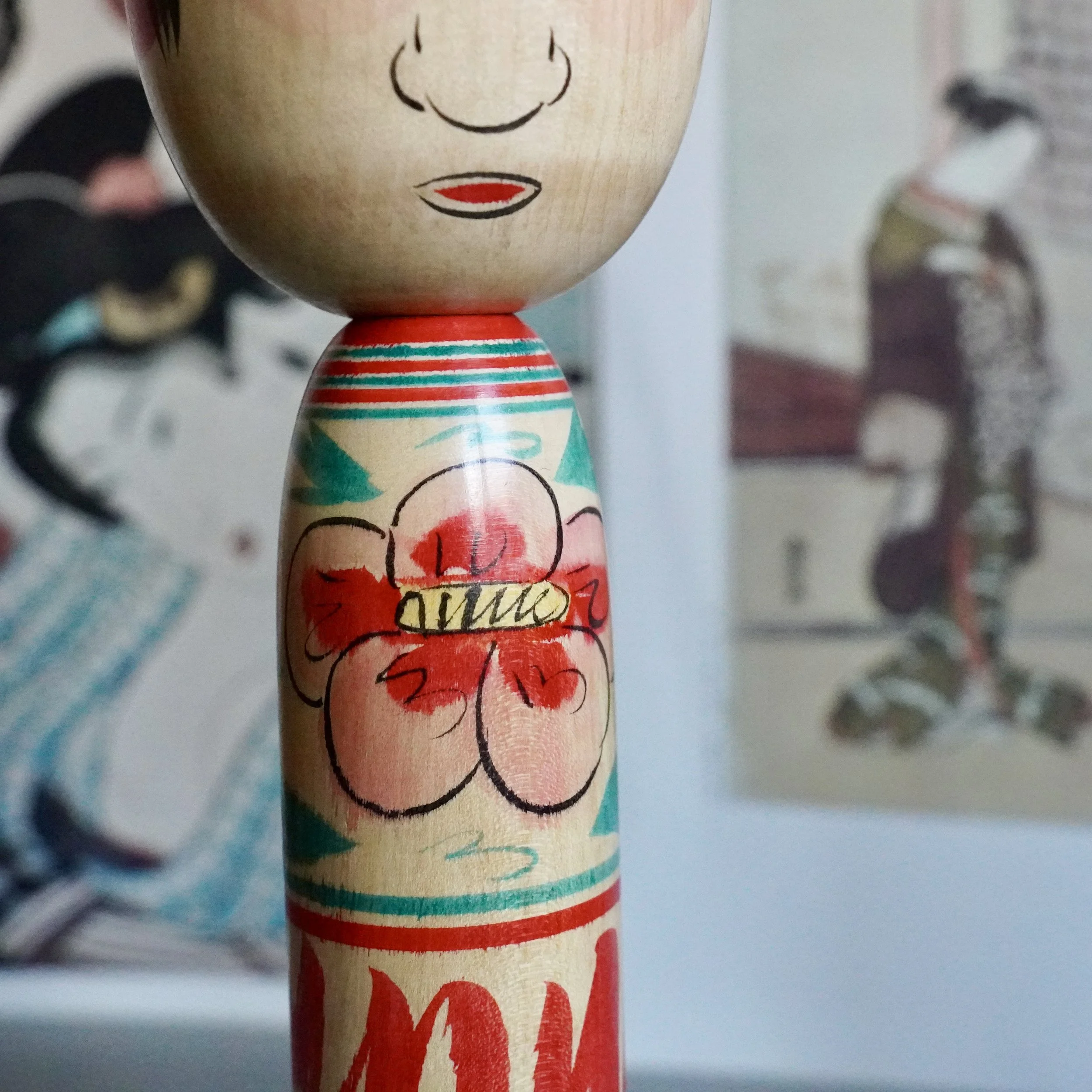 Close up of peony body decoration on Nakanosawa Takobozu kokeshi, signed vintage kokeshi by Saito Tokuju