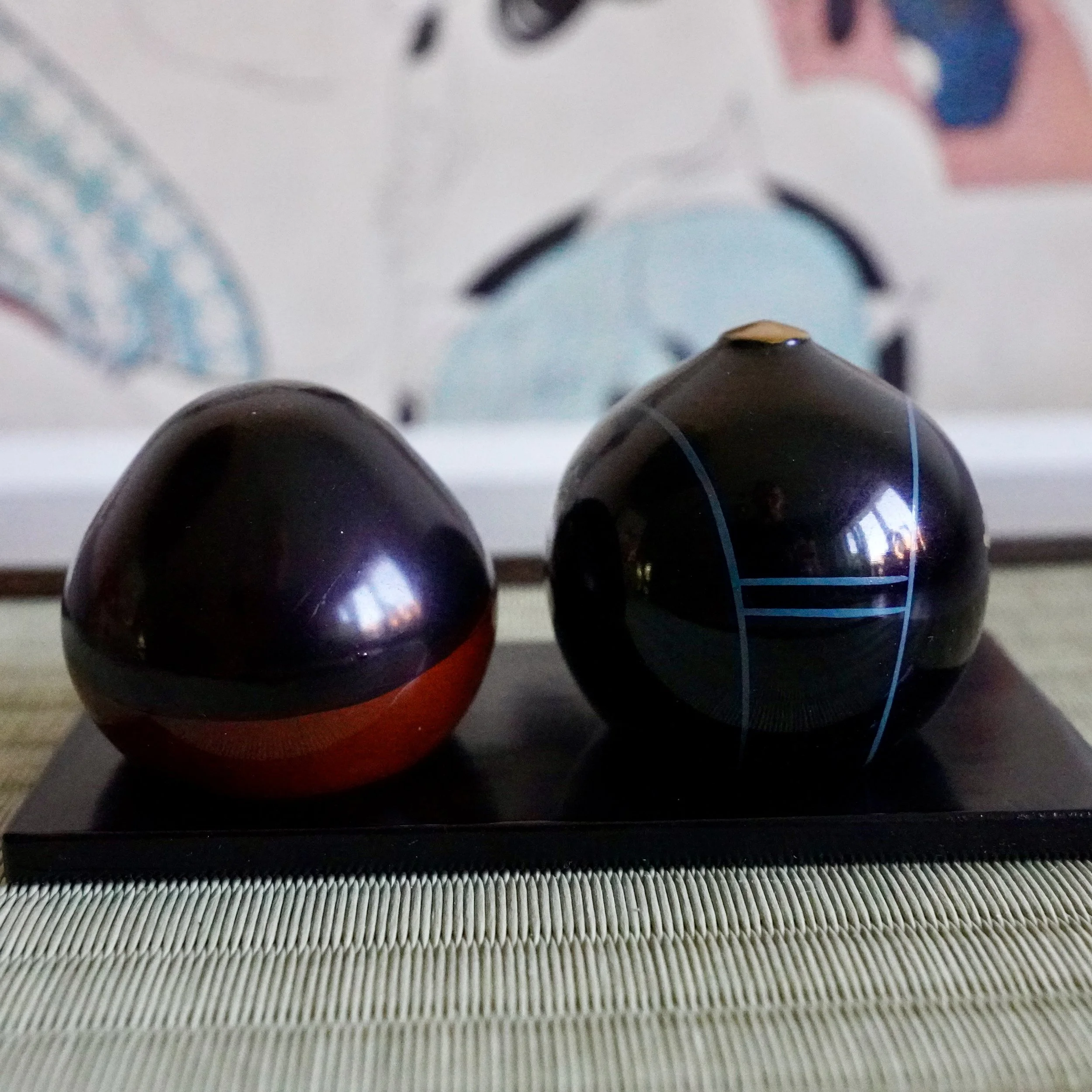 Ouchi-nuri bride and groom hina doll pair, back view, black and deep red lacquer