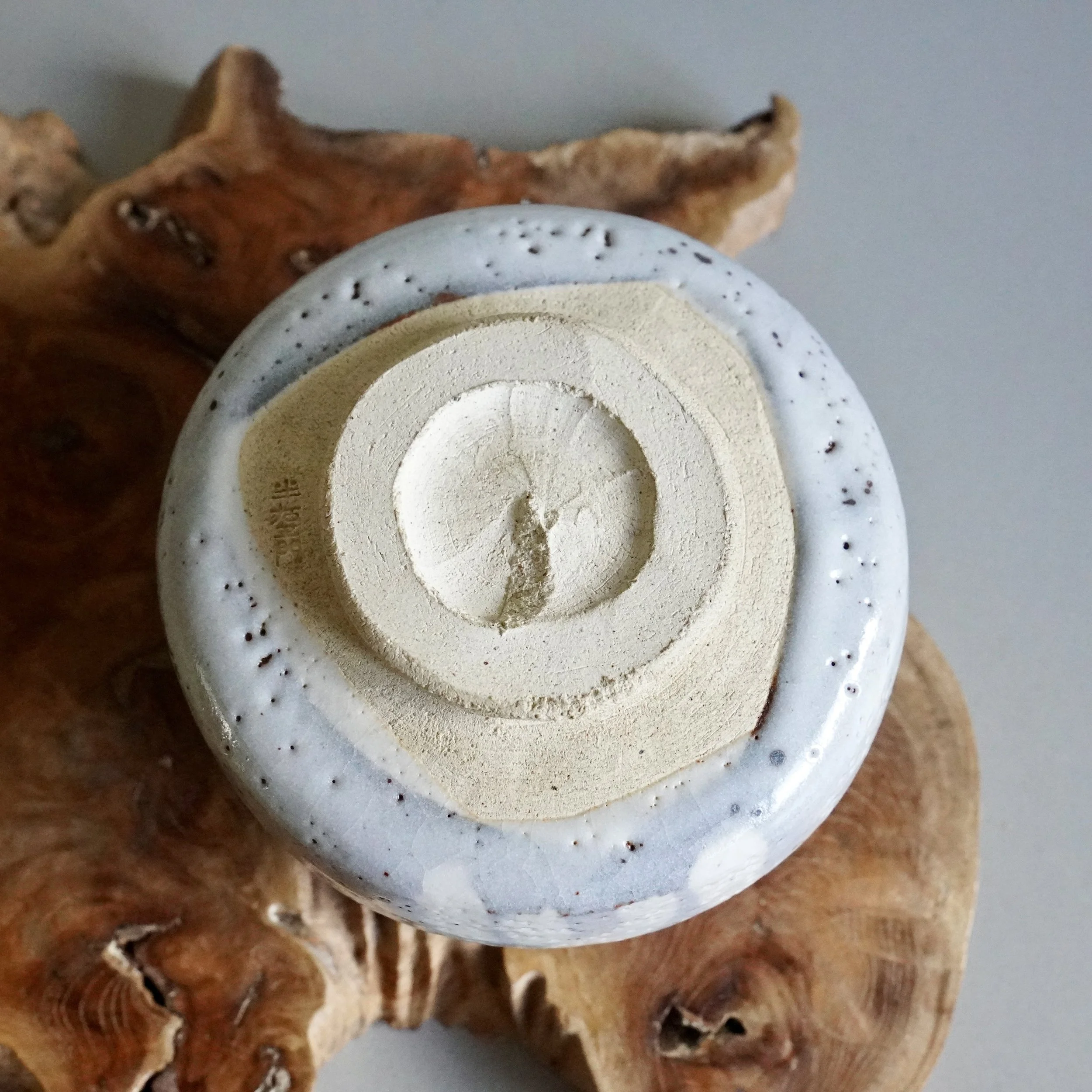 Shino-yaki chawan base overhead, foot ring and kiln stamp detail