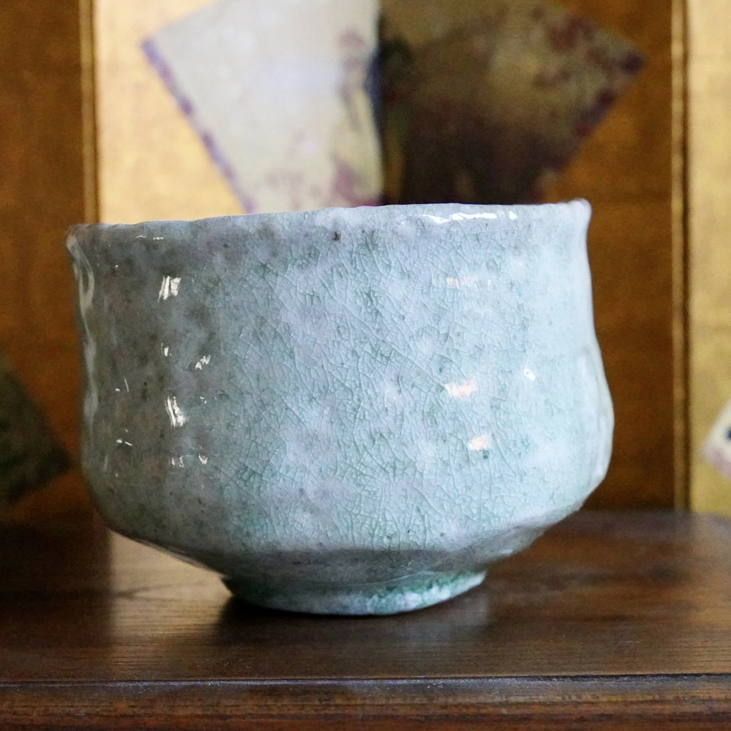(sold) Ash-glazed jade kannyū chawan signed by Ishihara Shoji, tomobako, Shōwa period