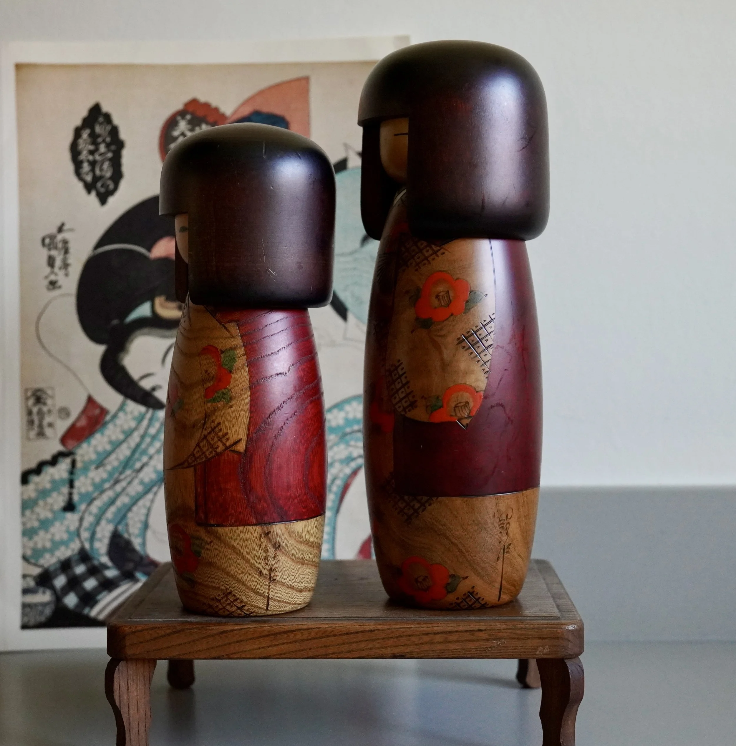 Usaburo sosaku kokeshi pair side turner view studio seal zelkova Showa
