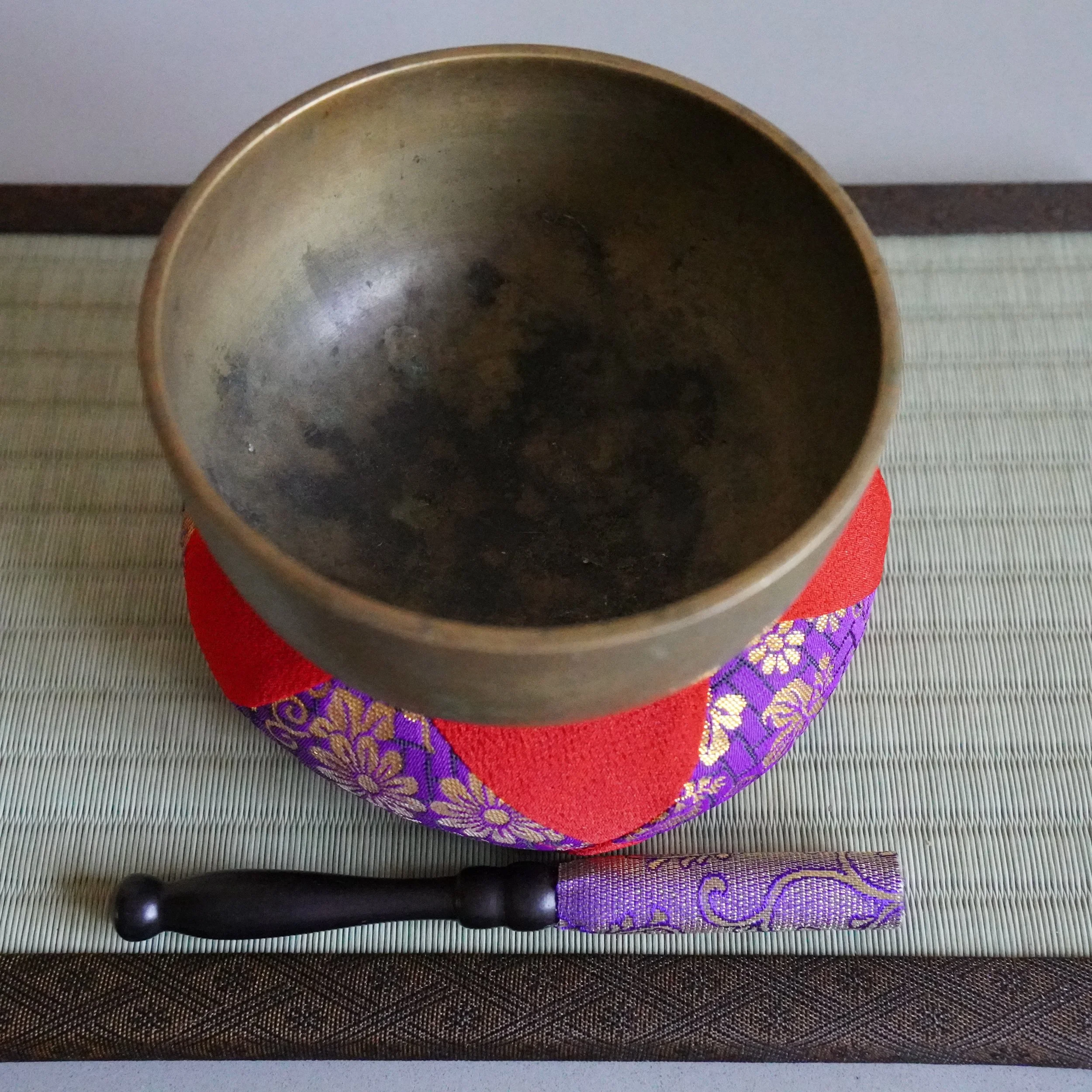 Interior of bronze orin bowl showing aged dark patina, tatami mat