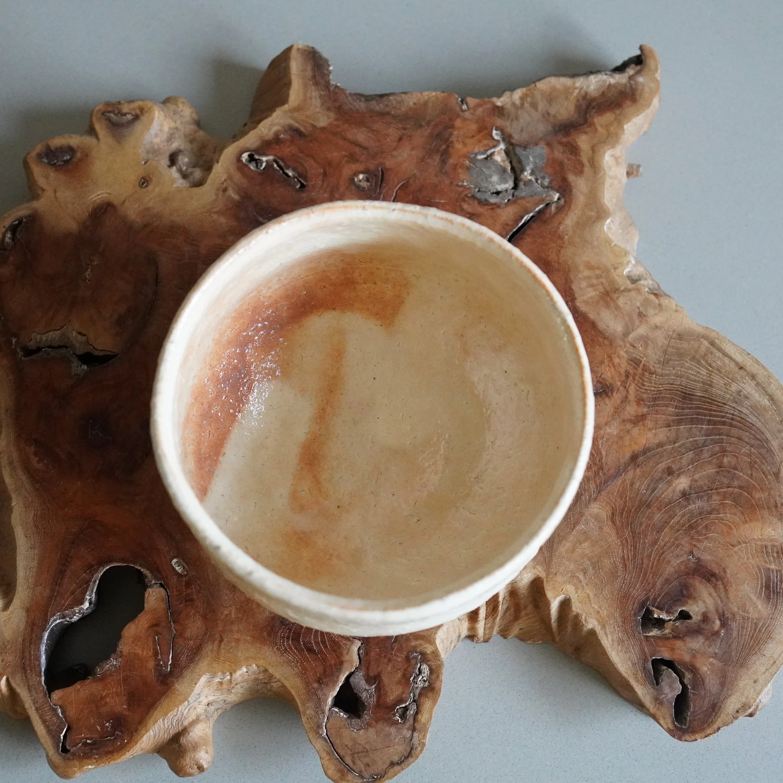 above view of Interior Hagi-yaki chawan Hirose Tanga, flame mark sweeping across bowl base