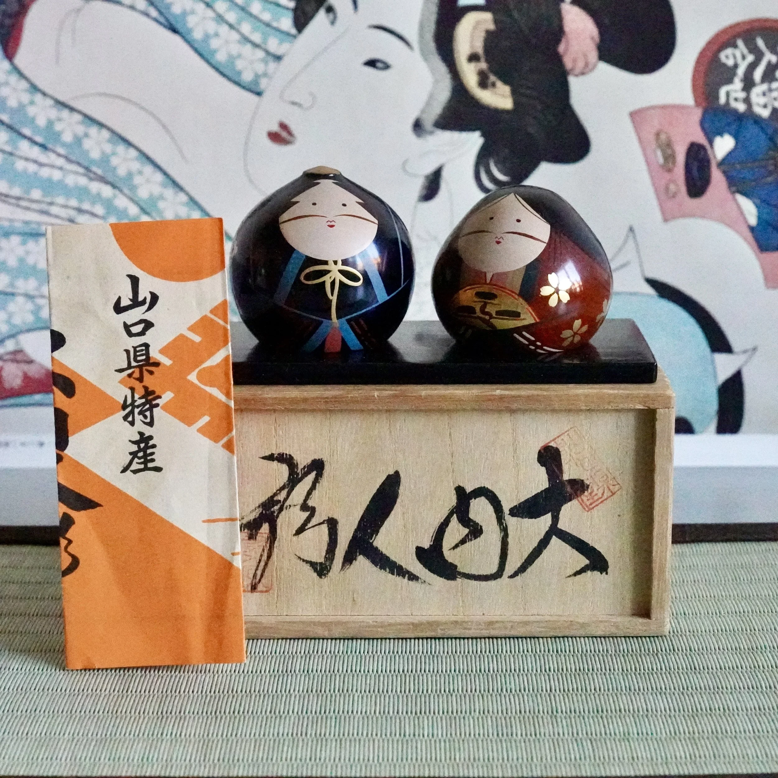 Ouchi-nuri hina doll pair with original tomobako box and Yamaguchi specialty wrapping paper, Shōwa period