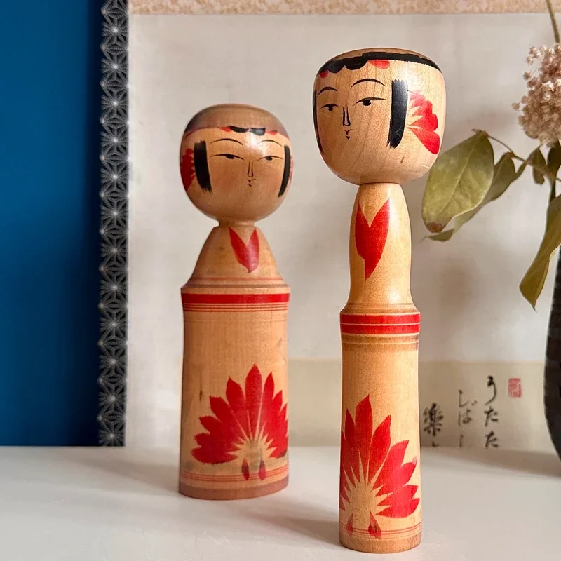 Yajiro kokeshi pair Inoue Harumi chrysanthemum signed Showa6.webp