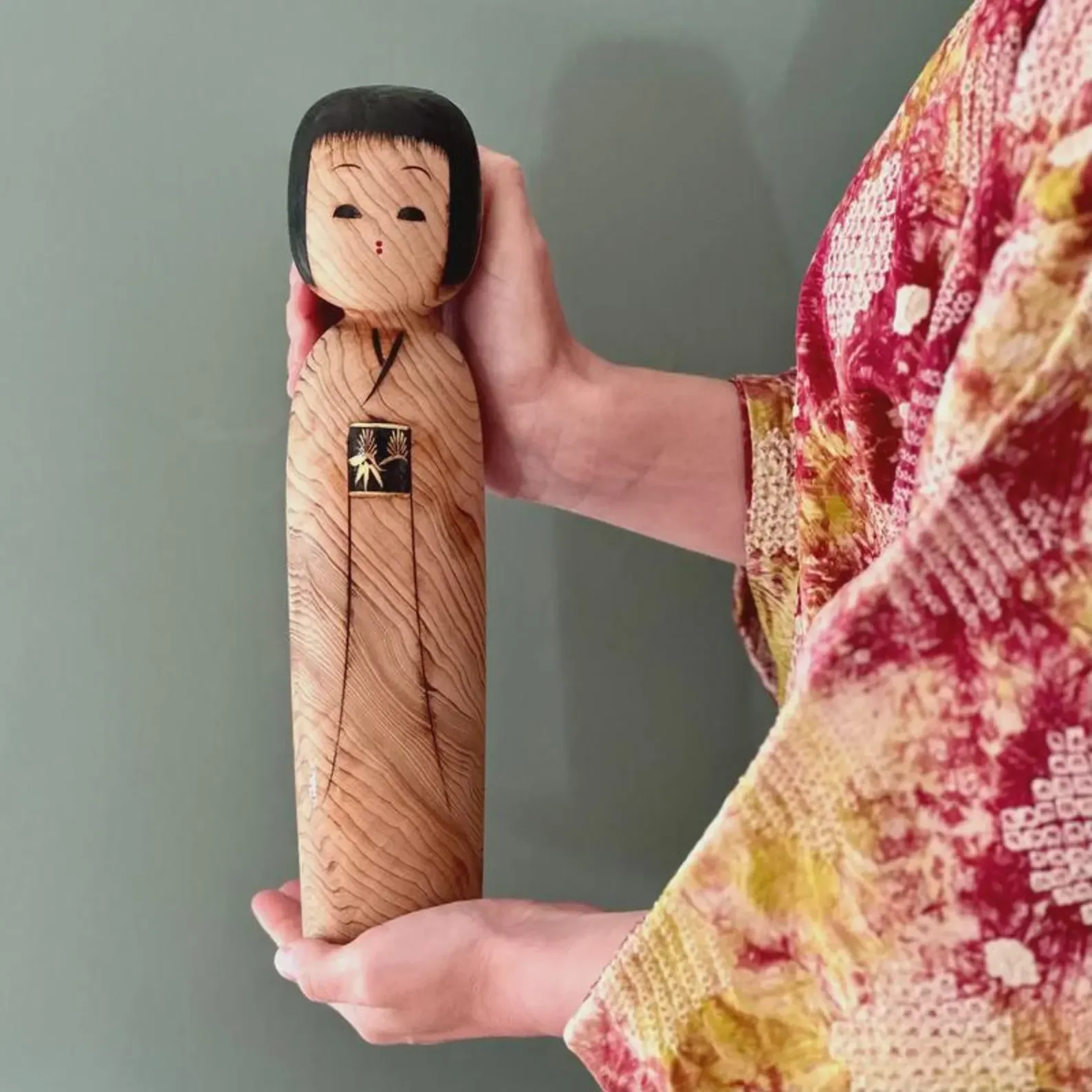 kokeshi-yashima-kiyomi-matagoro-akita-cedar-showa front.webp
