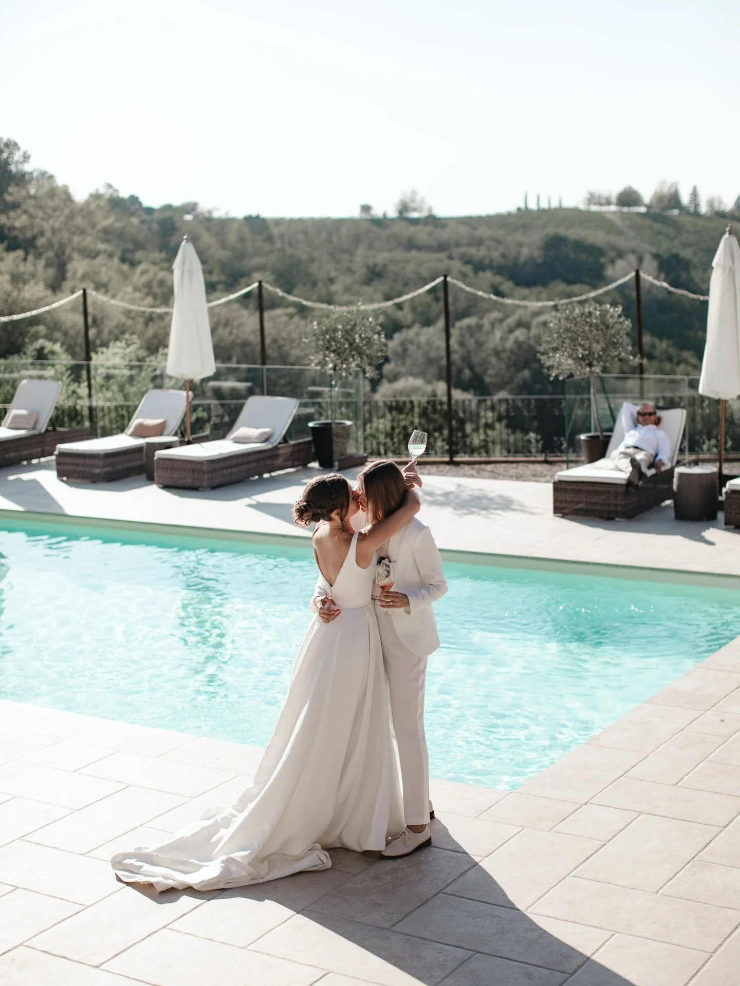 Steffi &amp; Lele, an unforgettable love.🤍
There is something about the light in Piedmont that feels like poetry, especially when it frames a love as vibrant as this. An unforgettable celebration at the stunning La Villa Hotel, surrounded by rolling