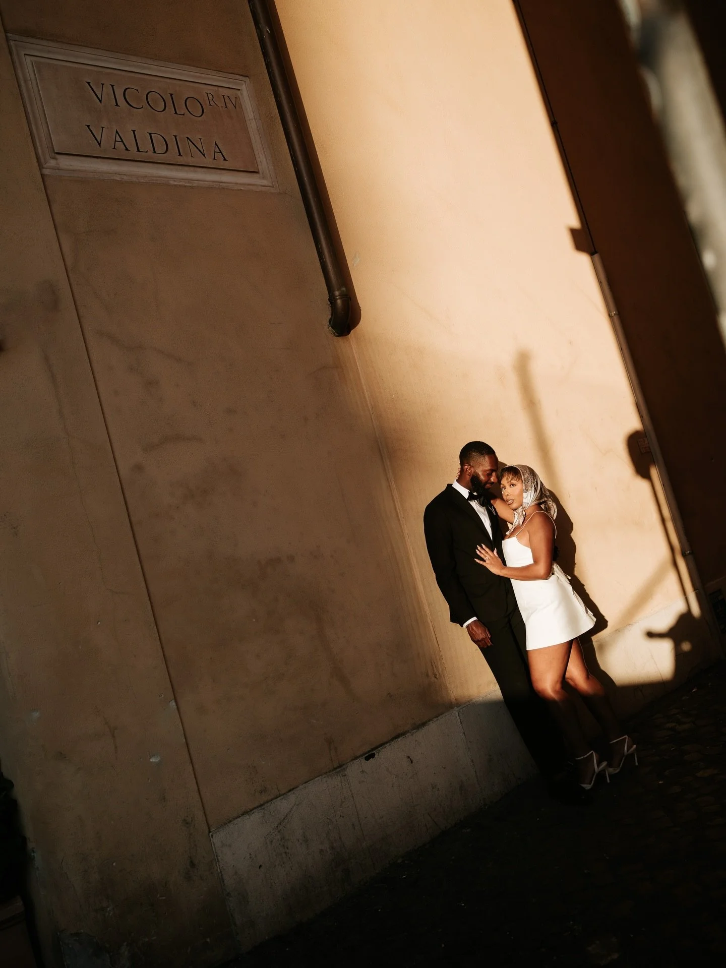 Love in Rome.❤️&zwj;🔥

#romewedding #elopementinitaly #munaluchibride #weddinginrome #italianweddingphotographer