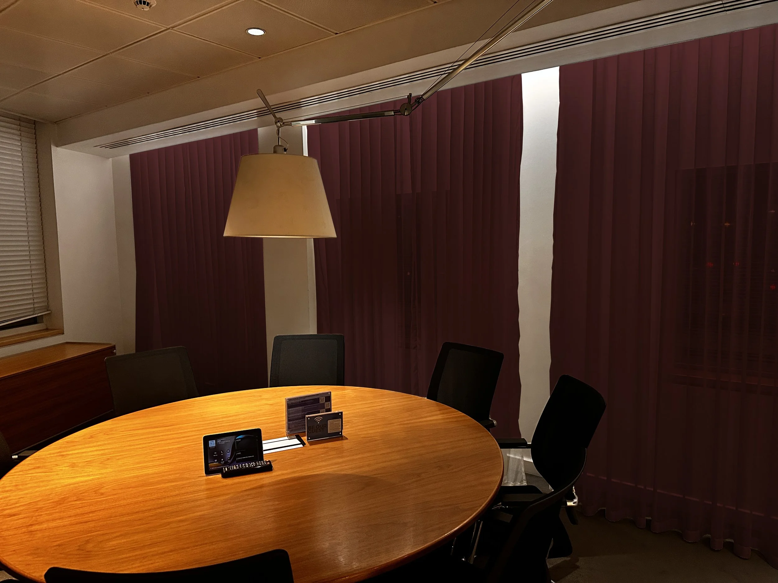 Visitors entrance left office_v1.jpg