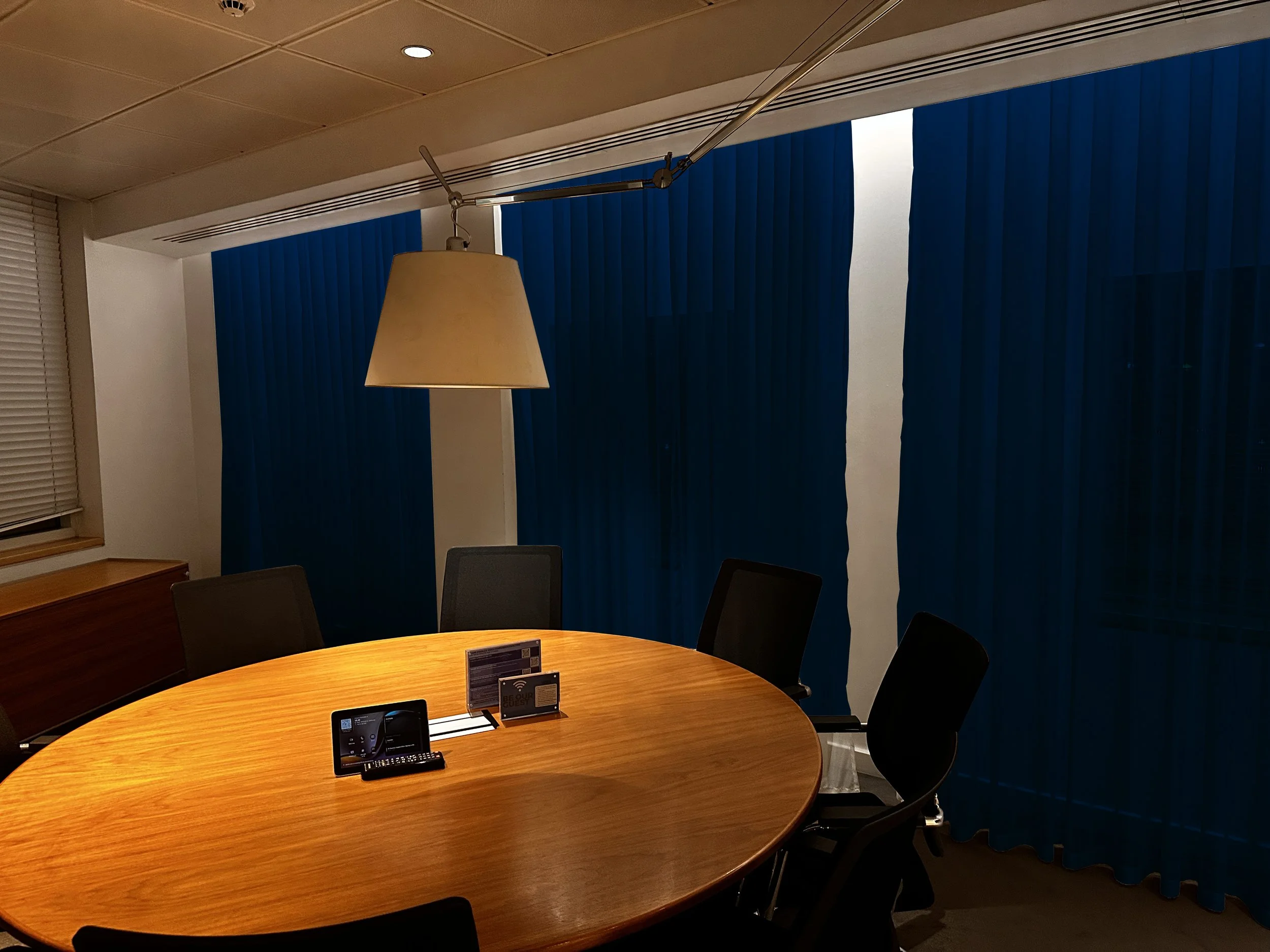 Visitors entrance left office_v2.jpg