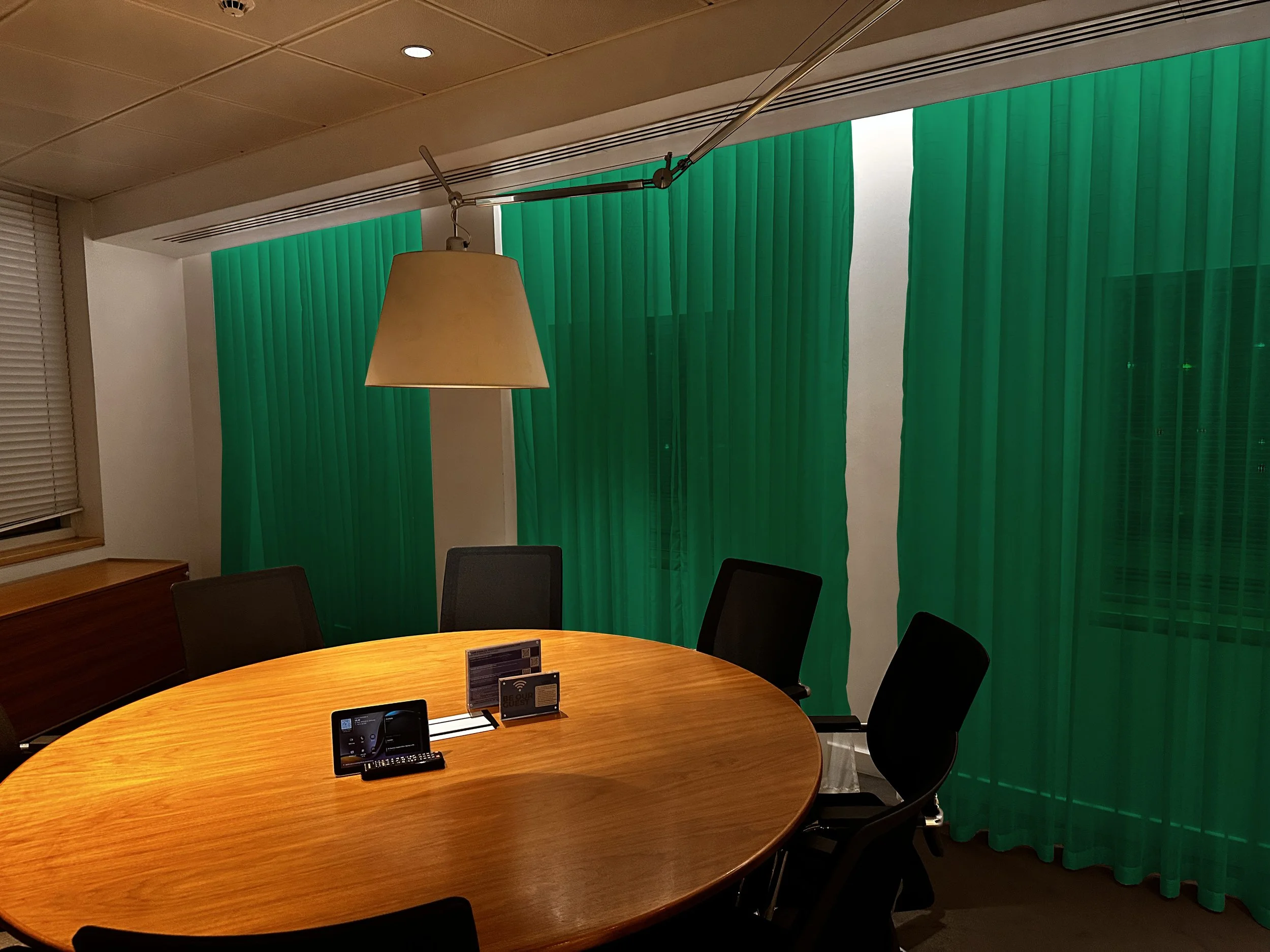 Visitors entrance left office_v3.jpg