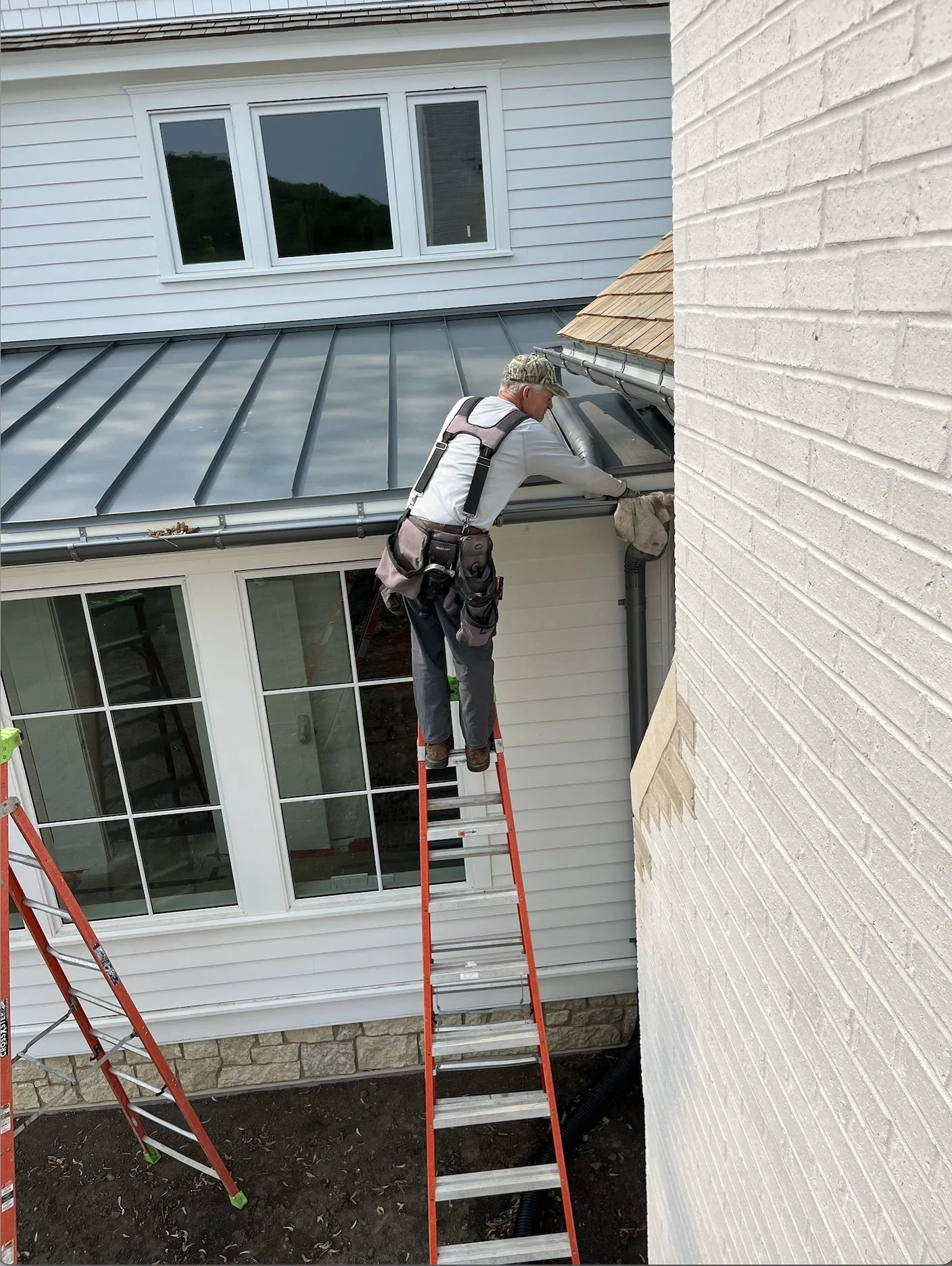 Seamless gutter installer attaching gutters to a residential home