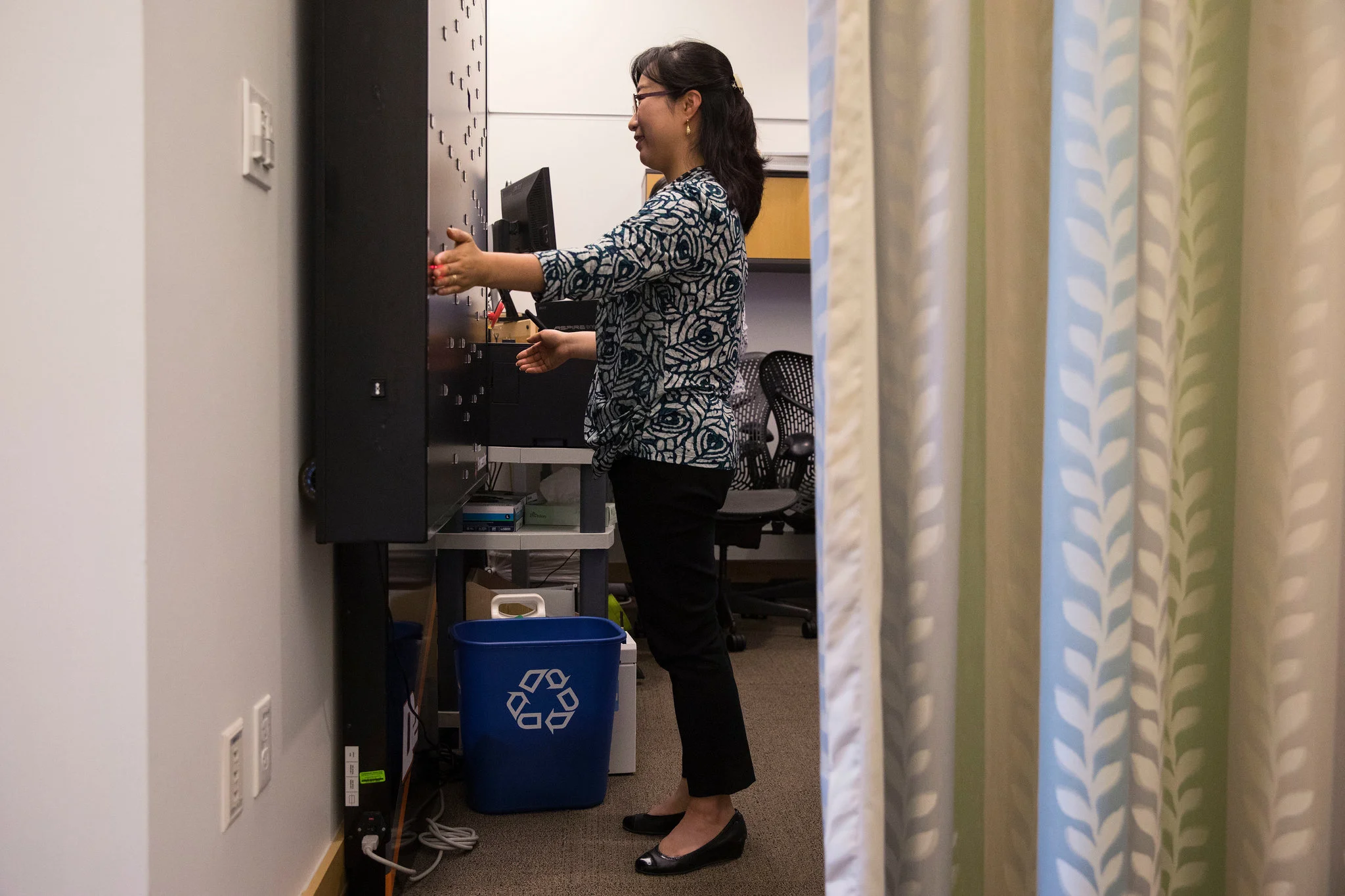 Soo-Kyung’s peripheral vision being tested at an occupational therapy session. She suffered a collapse in 2016 from the stress of juggling her scientific career while caring for Yuna, and dealt with the after-effects of vertigo.CreditRuth Fremson/Th…