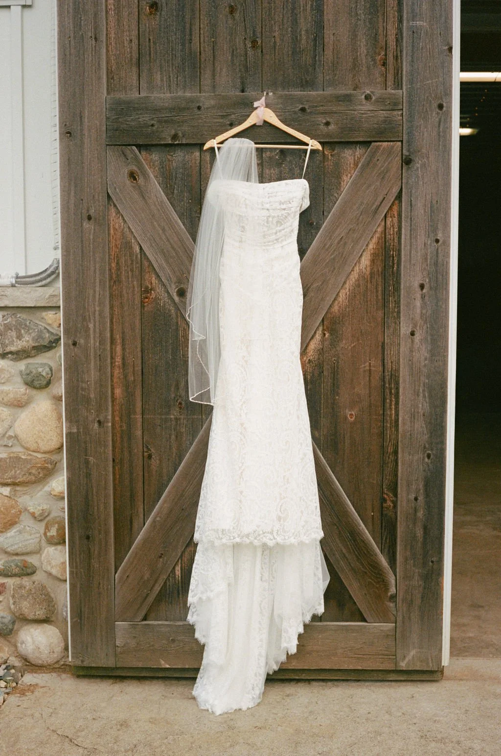 gown barn door.jpg