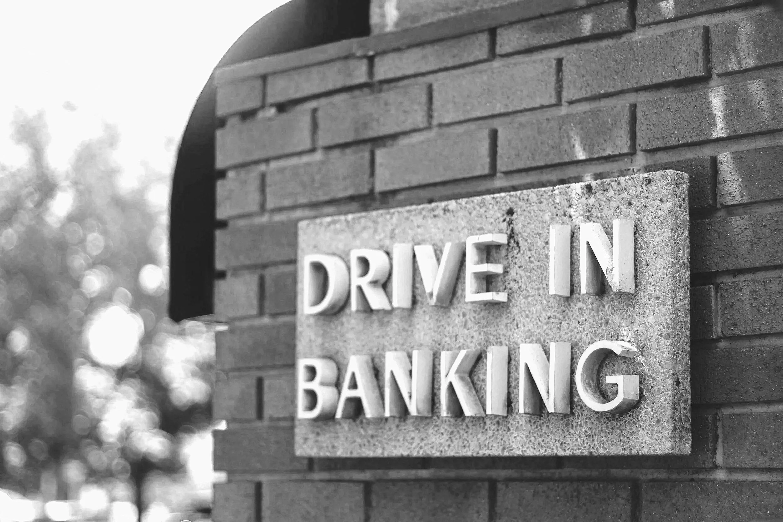 Information Management für Banken und Versicherungen: Der Turbo für die Prozessautomatisierung und Dunkelverarbeitung