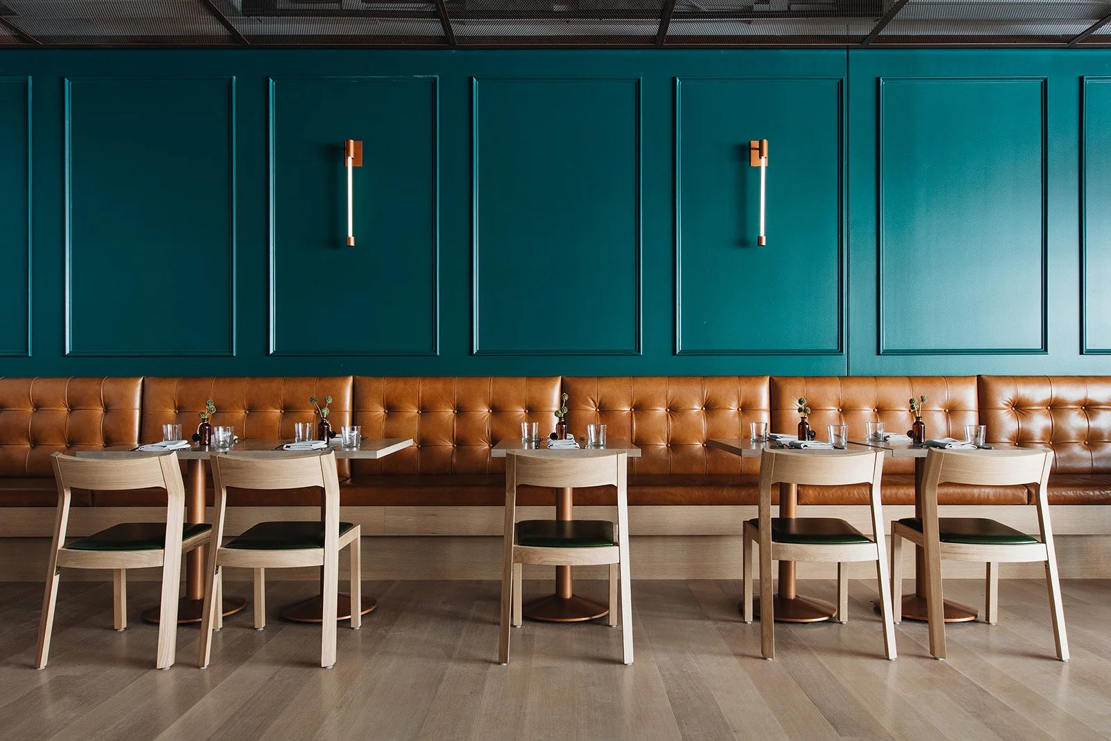 Tied House / Schuba's Interior