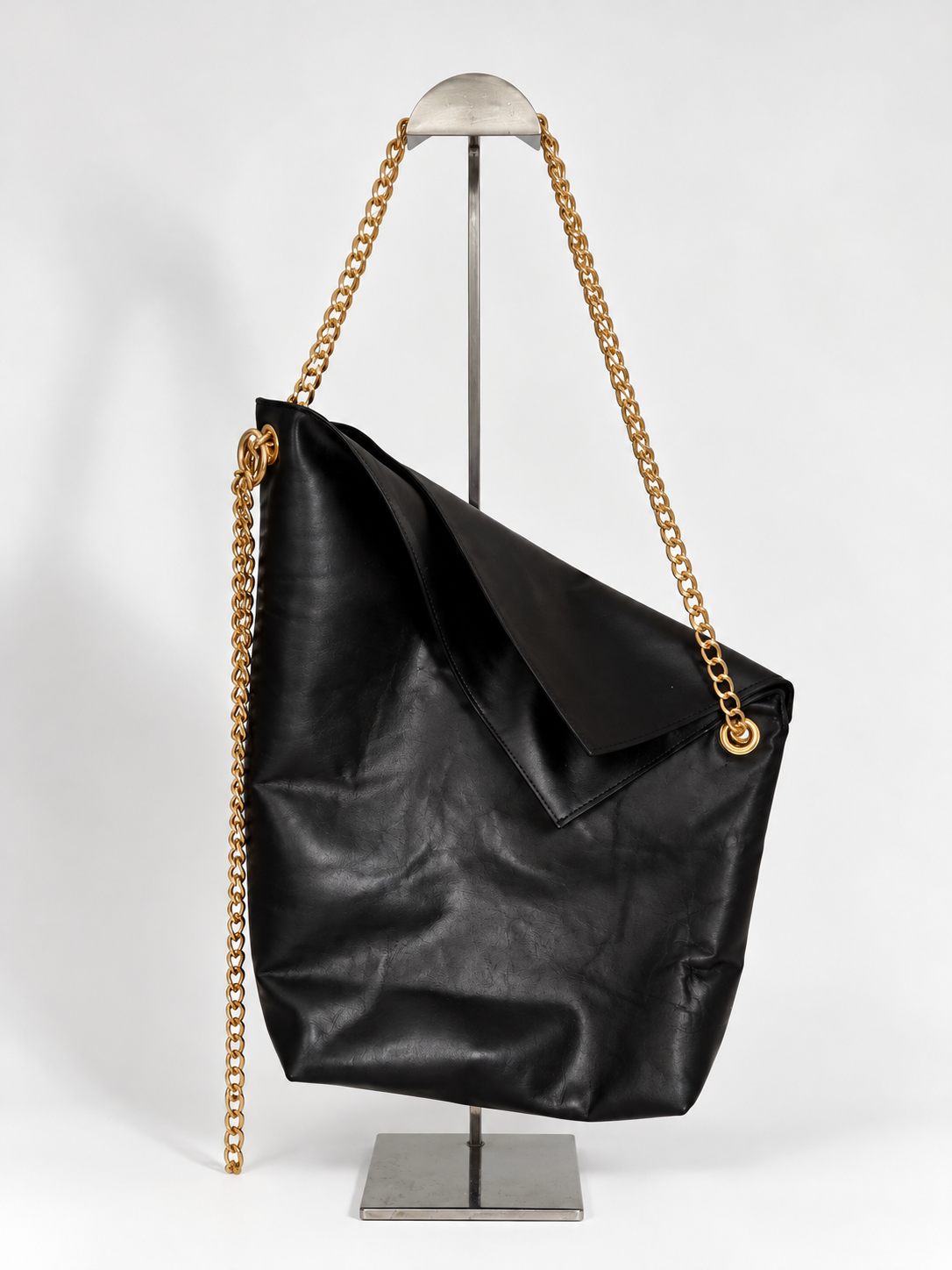 The Viera Leather Bag in Black Leather