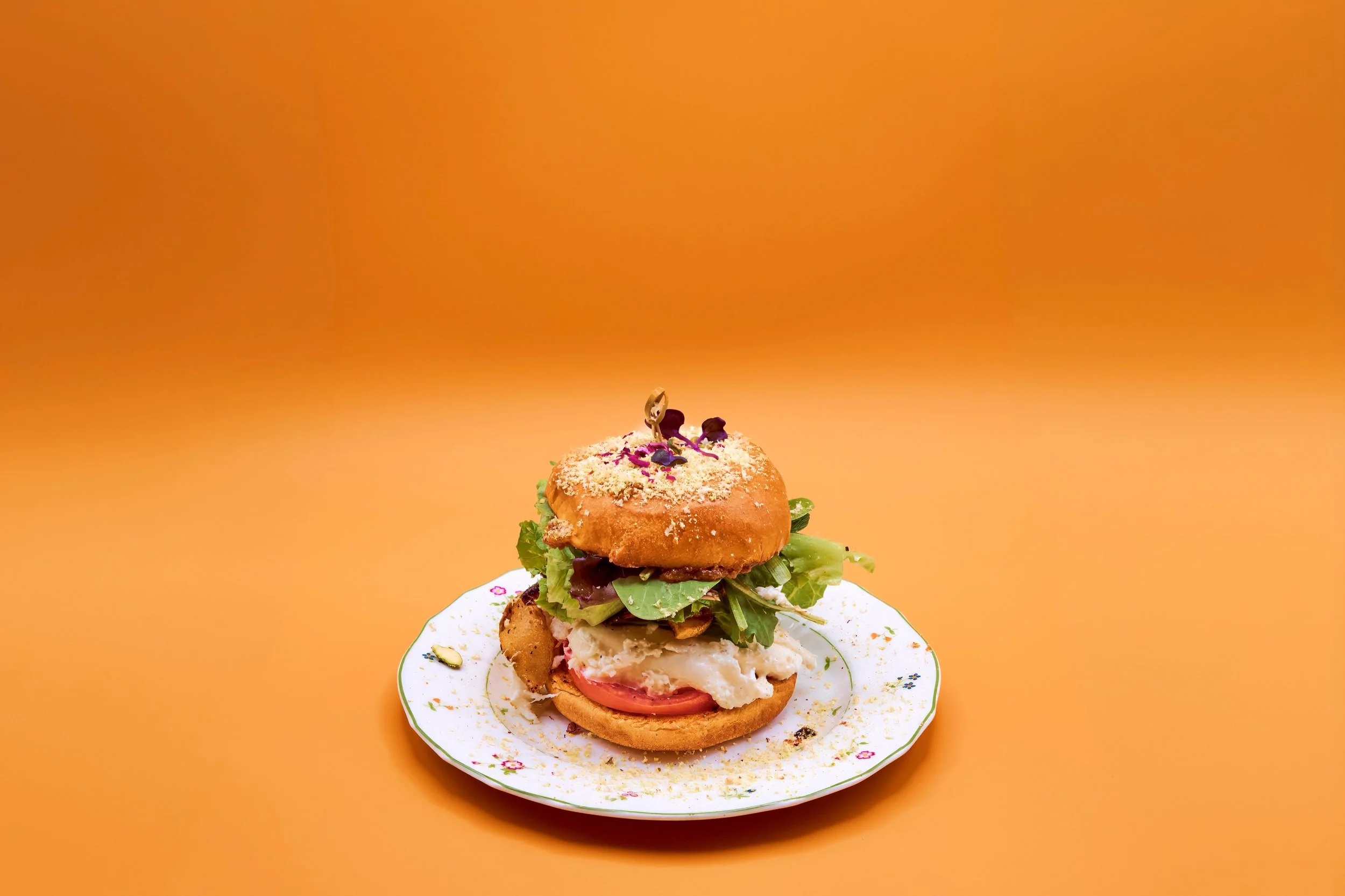 Sandwich &agrave; la burrata 🧡

- Confiture de figues maison
- Pleurotes g&eacute;ants grill&eacute;s
- Poire grill&eacute;e
- Tomate juteuse
- M&eacute;lange de salades de printemps &agrave; l&rsquo;huile de romarin
- Burrata onctueuse au poivre co