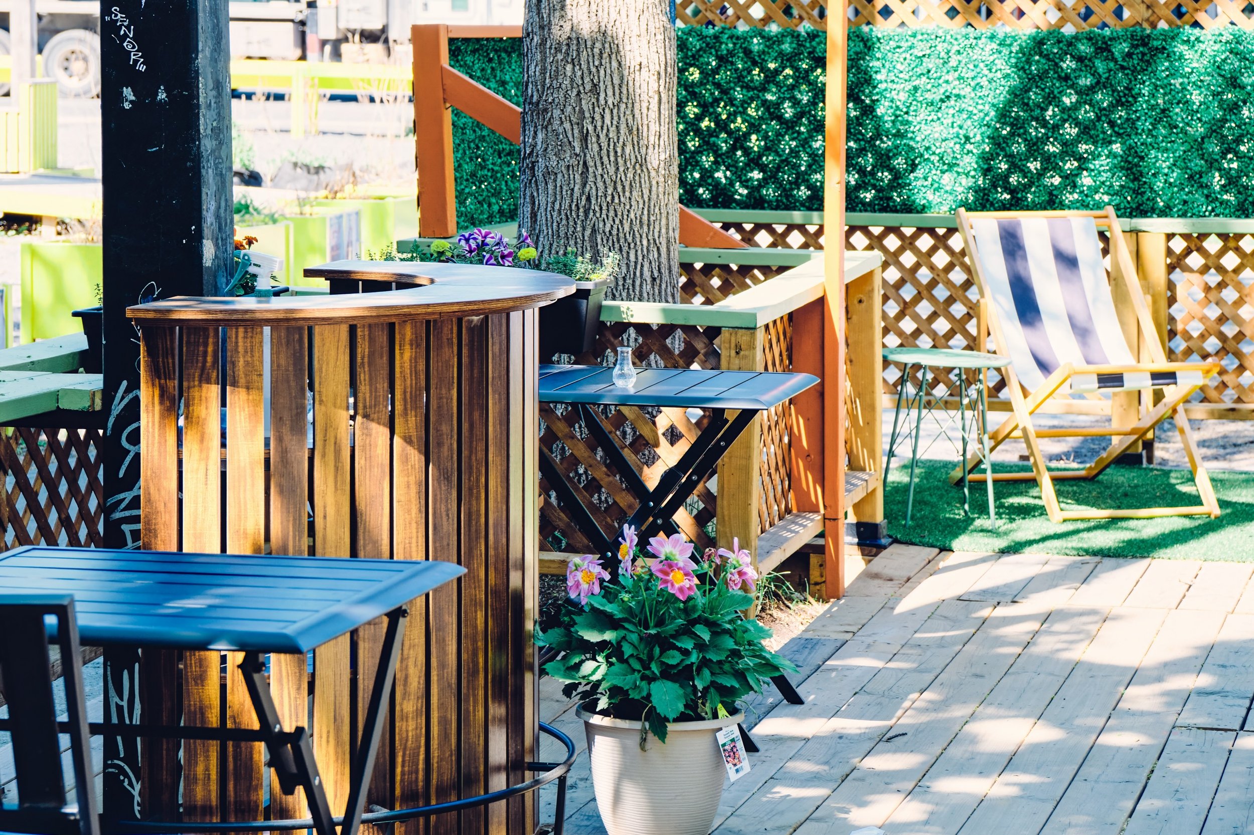 🧡🌴

La saison des terrasses est enfin arriv&eacute;e ! Nous sommes ravis de vous accueillir sur notre terrasse cet &eacute;t&eacute;. Merci &agrave; tous nos amis et &agrave; notre famille qui ont contribu&eacute; &agrave; la mise en place de cet e