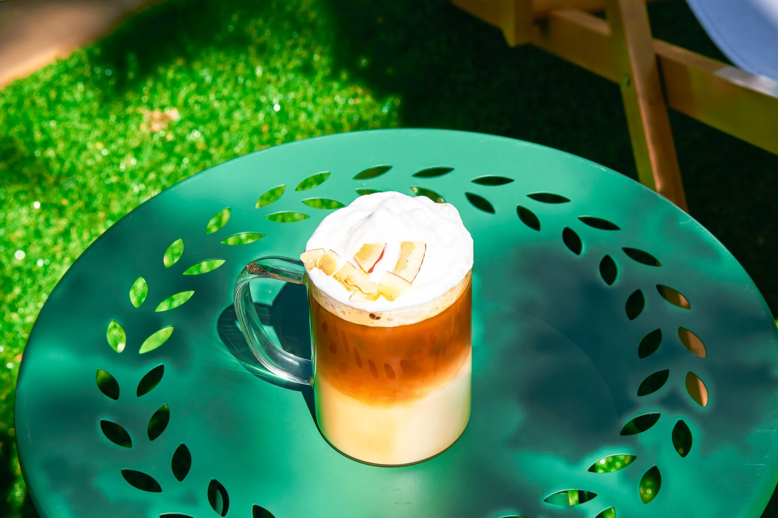 Alors que nous passons progressivement au nouveau menu et que nous profitons pleinement de ce magnifique &eacute;t&eacute;! 🌴🥥🧡

nous nous sommes associ&eacute;s au Caf&eacute; Torqu&eacute; pour vous proposer leur caf&eacute; Banana Split, origin