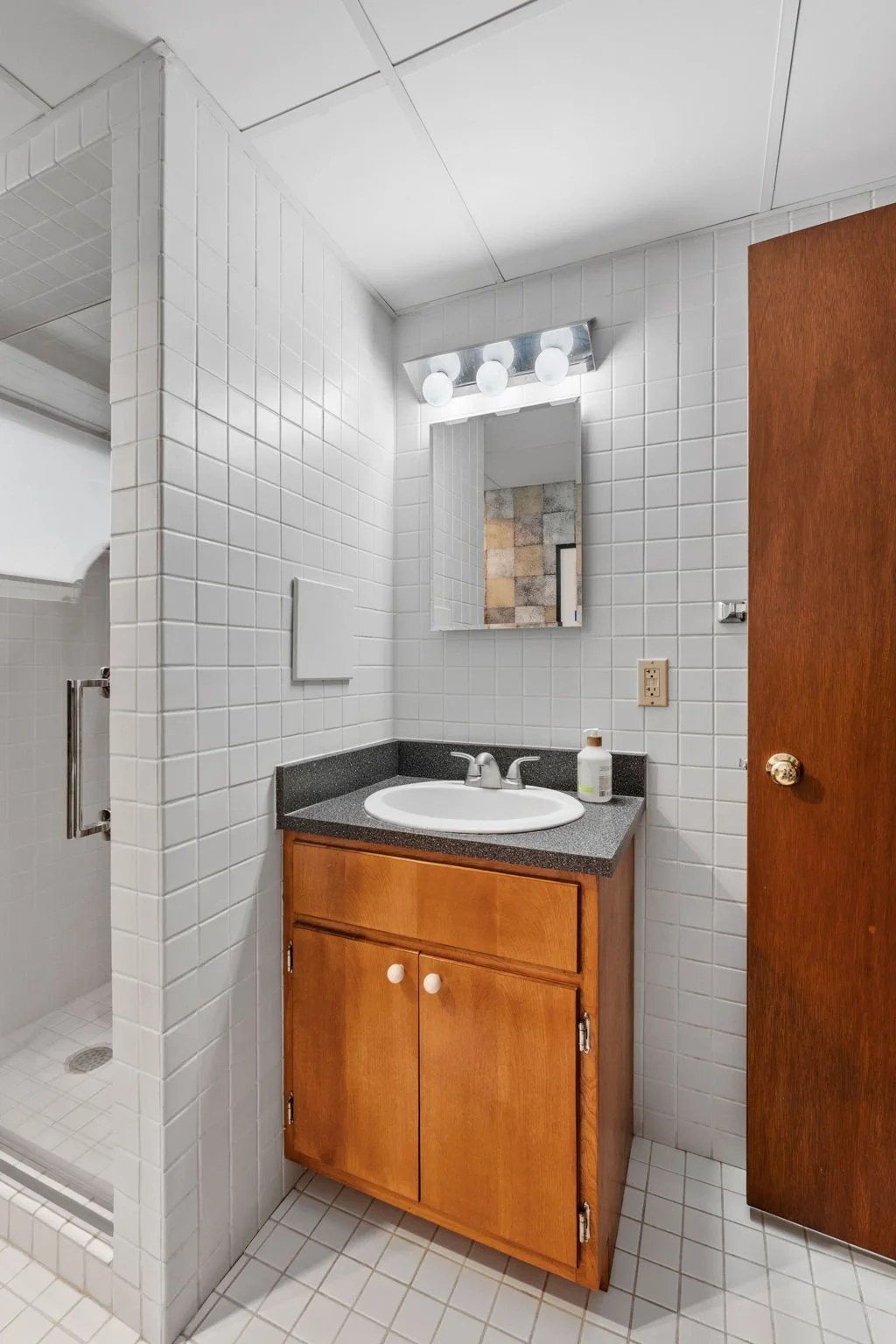 77-web-or-mls-1954 Summit Ave-77.jpg