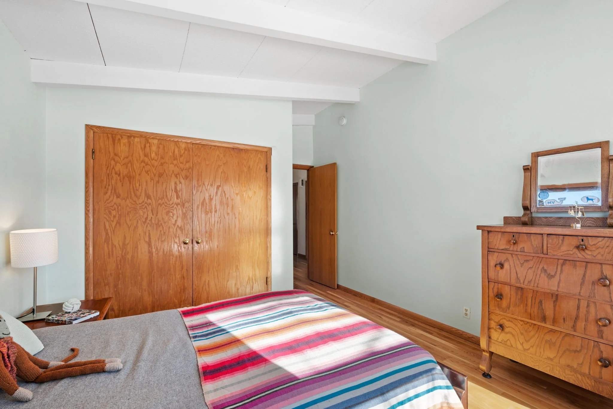 59-web-or-mls-1954 Summit Ave-59.jpg