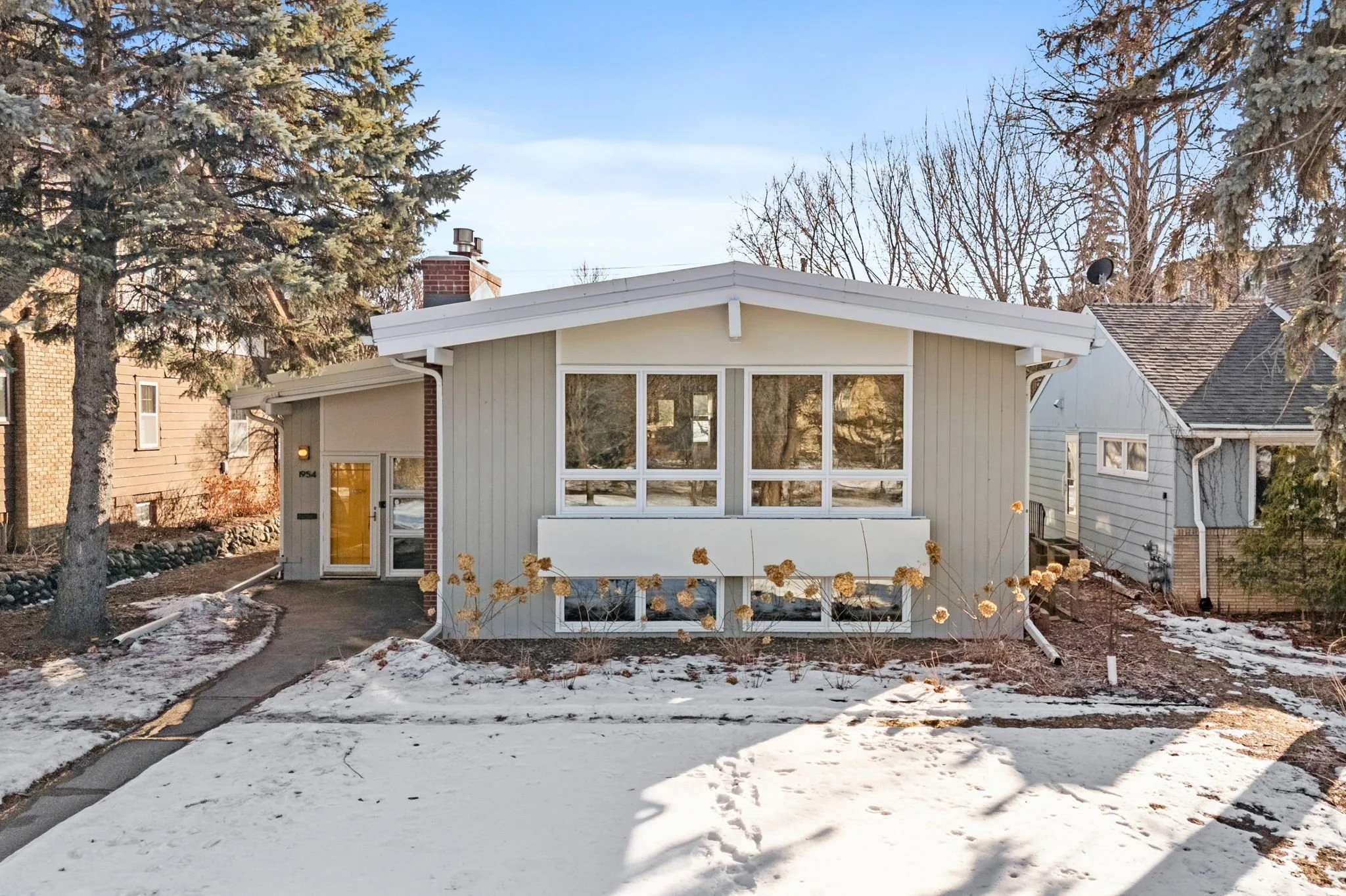 18-web-or-mls-1954 Summit Ave-18.jpg