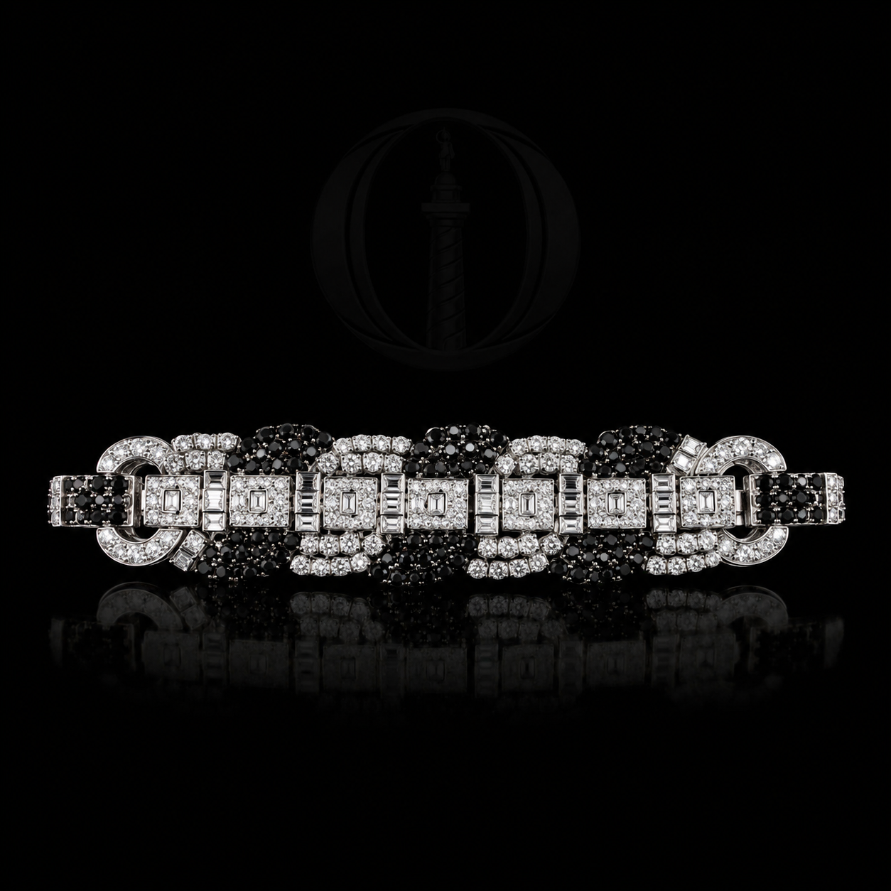 Bracelet en or blanc orné de diamants noirs et blancs, placé sur un fond noir, création élégante et sophistiquée.
