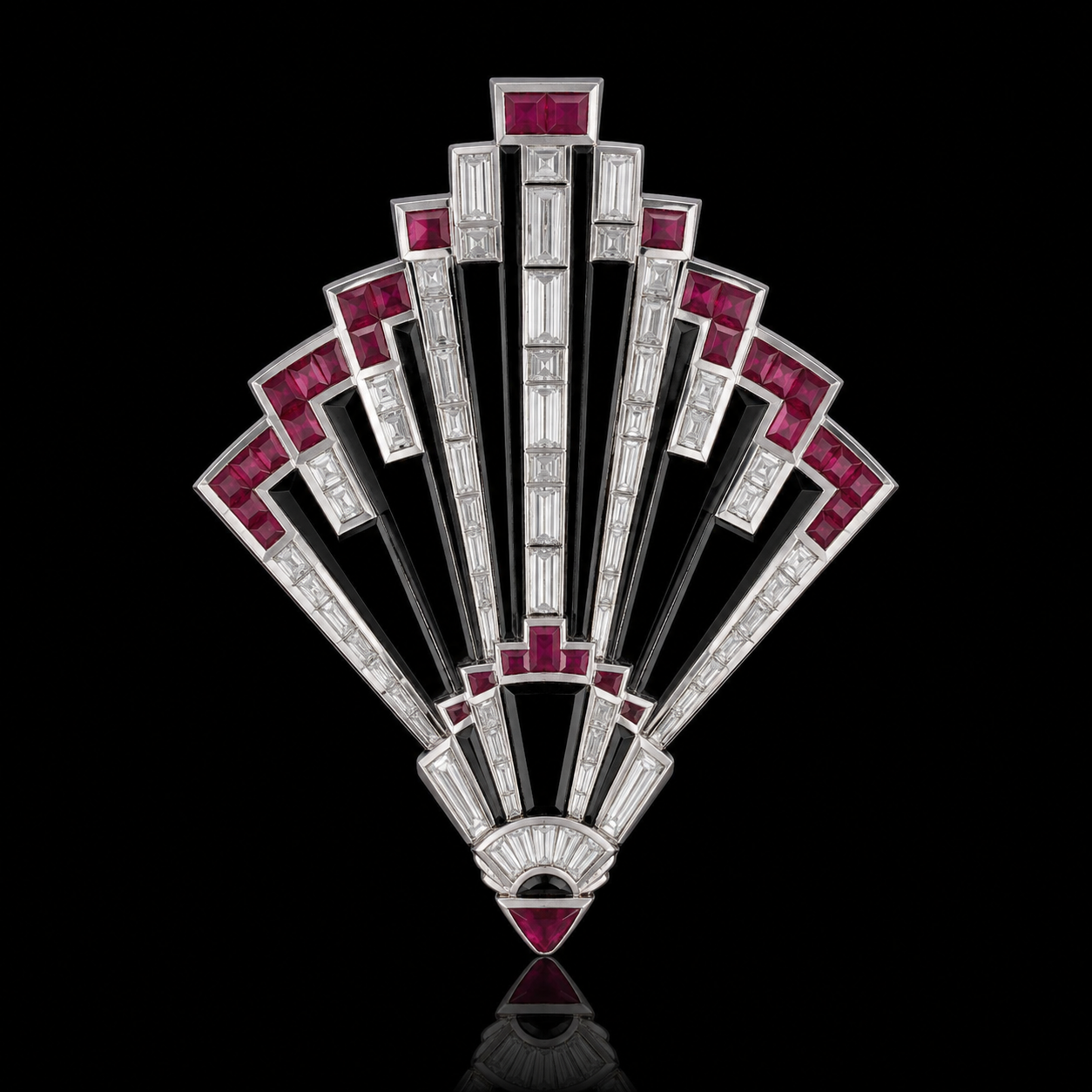 Broche Art Déco ornée de diamants et de rubis sur un fond noir.