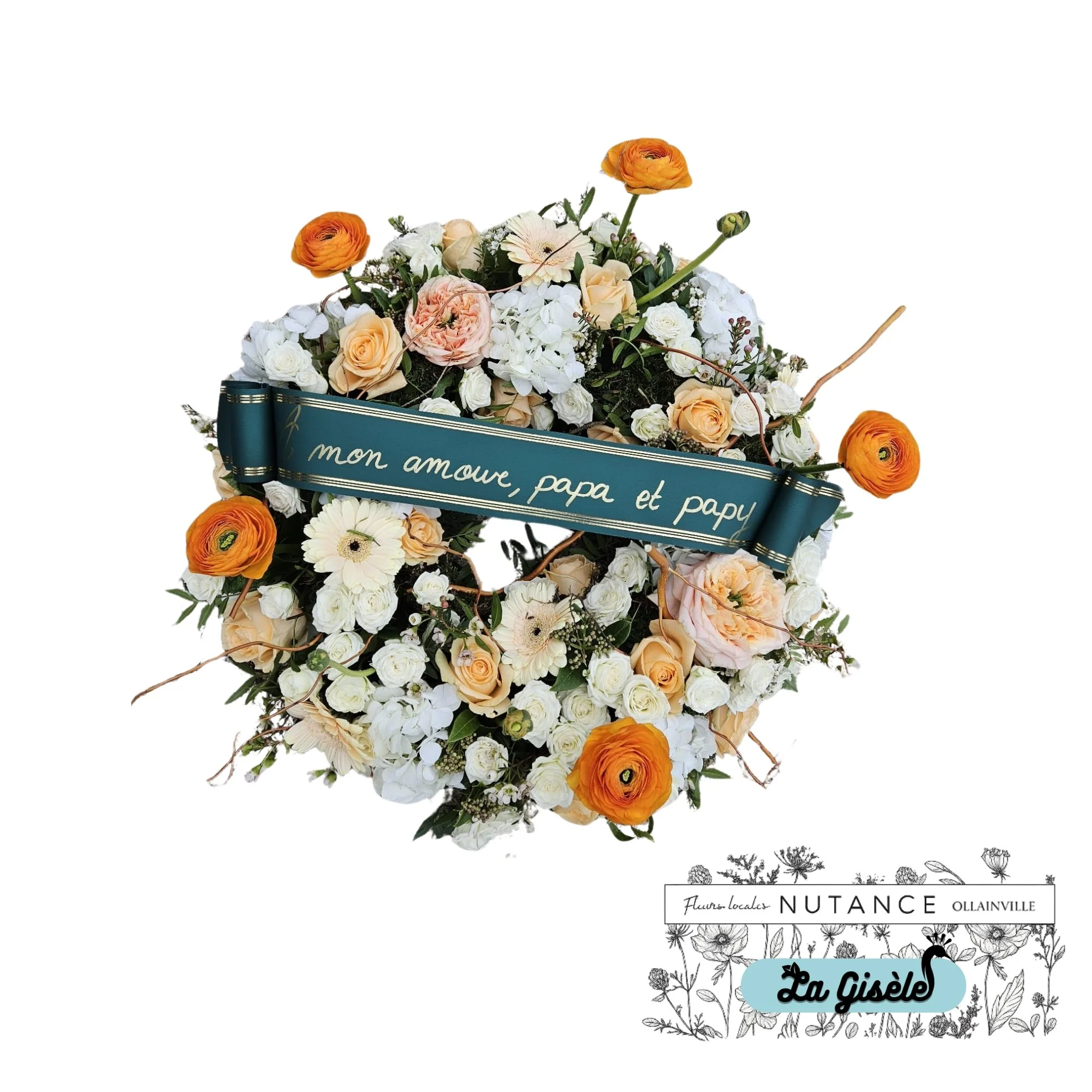 Un bouquet de fleurs comprenant des roses beige, des gerberas blancs, des roses blanches, et des fleurs orange, avec une bande bleue portant l'inscription 'mon amour, papa et papy'.