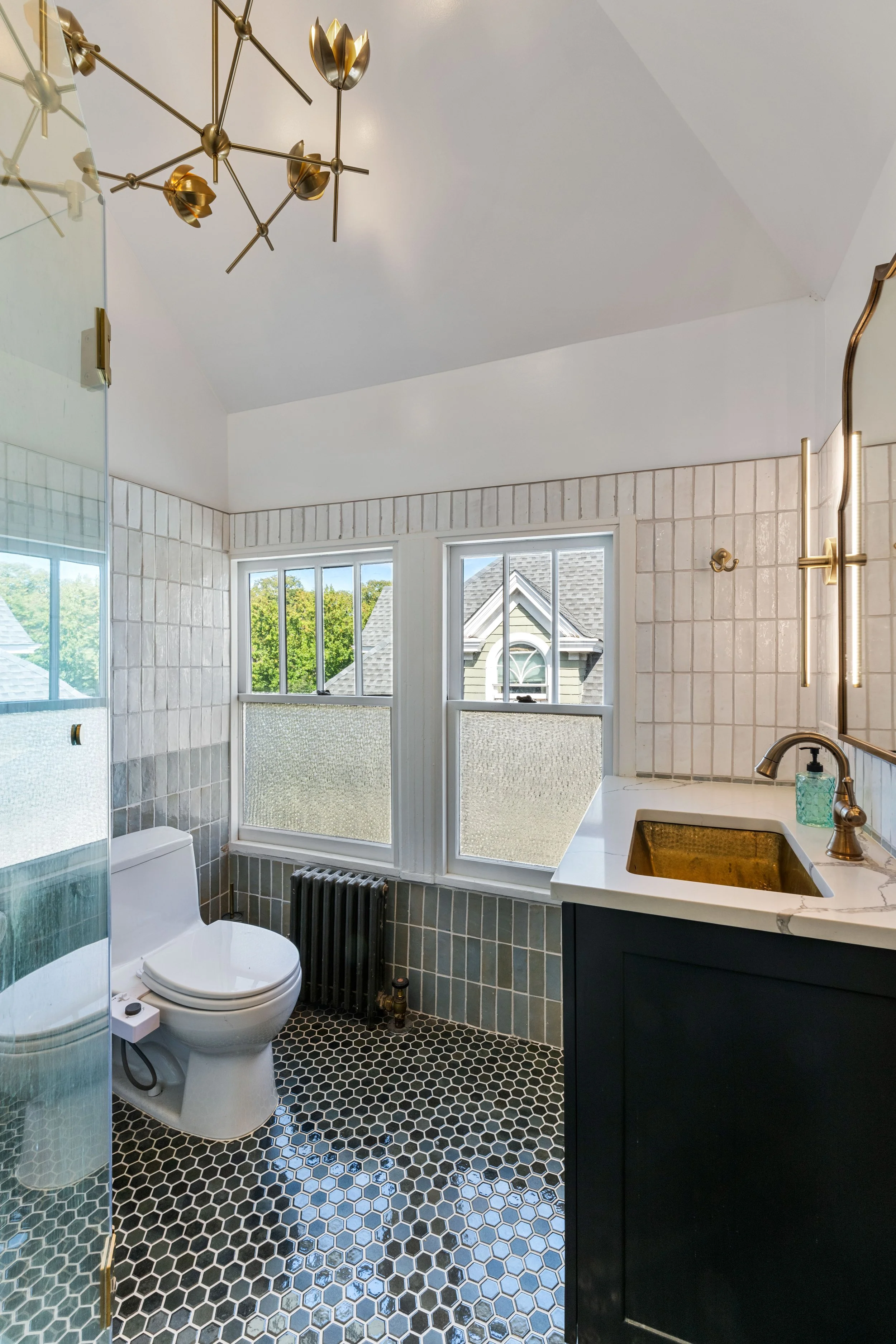 539 E 18th St-1050.jpg
