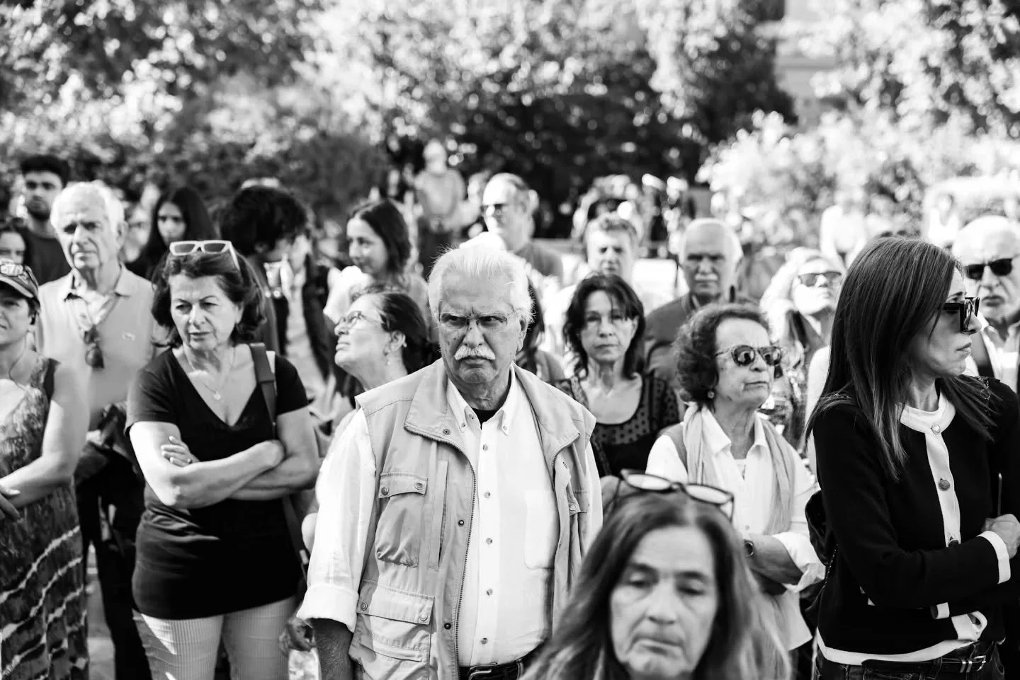 A significant crowd gathered on Saturday, 25 October, at the Metropolitan Cathedral of Athens to pay tribute to the renowned &mdash; and at times controversial &mdash; artist Dionysis Savvopoulos, who has died at the age of 81. With flowers in hand a