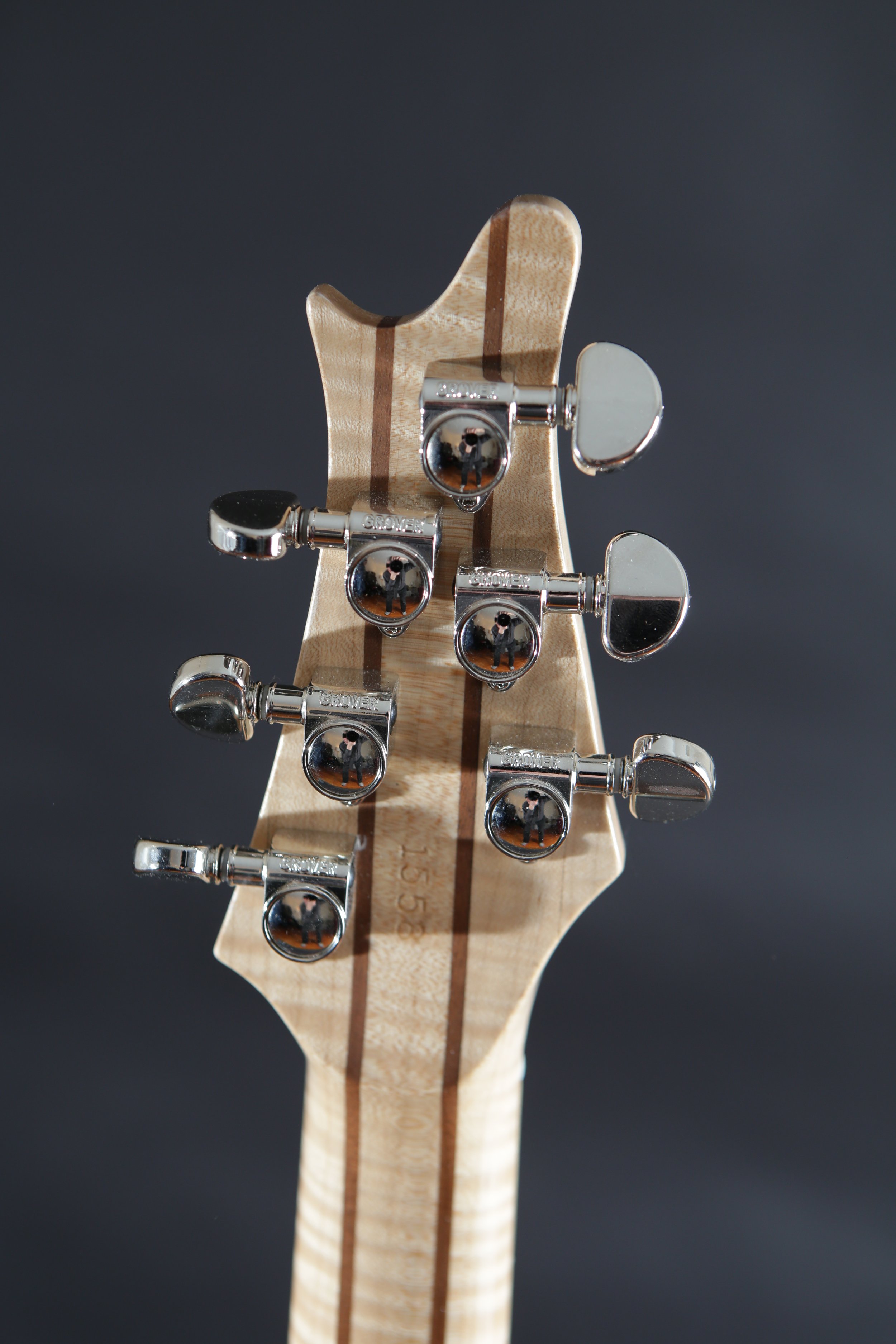 6 string bass multi-laminated headstock
