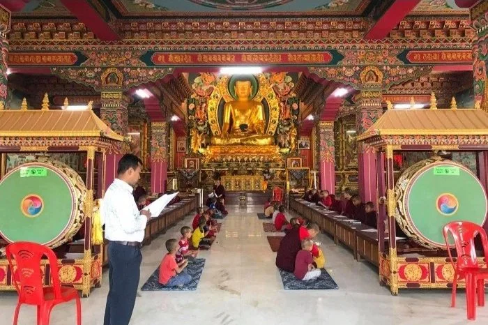 Meditace a mindfulness v autentickém prostředí asijského chrámu v rámci programu Body & Mind.