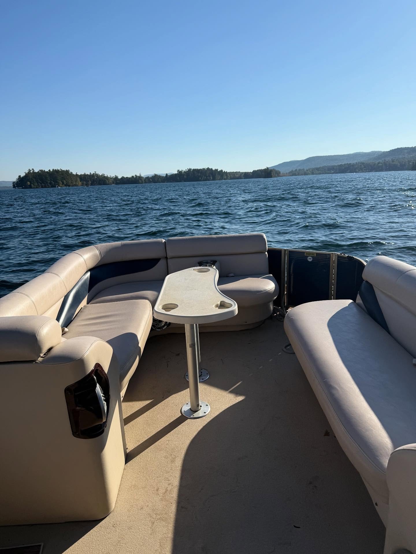 A pontoon boat with the door NOT in the middle&hellip;. Who would have thought!?

Why is this design not available in new pontoons from ANY brand?

#pontoonboat #sanpanpontoon #pontoondoor #marineindustry #boating #boats #qualifiedcaptain #innovation