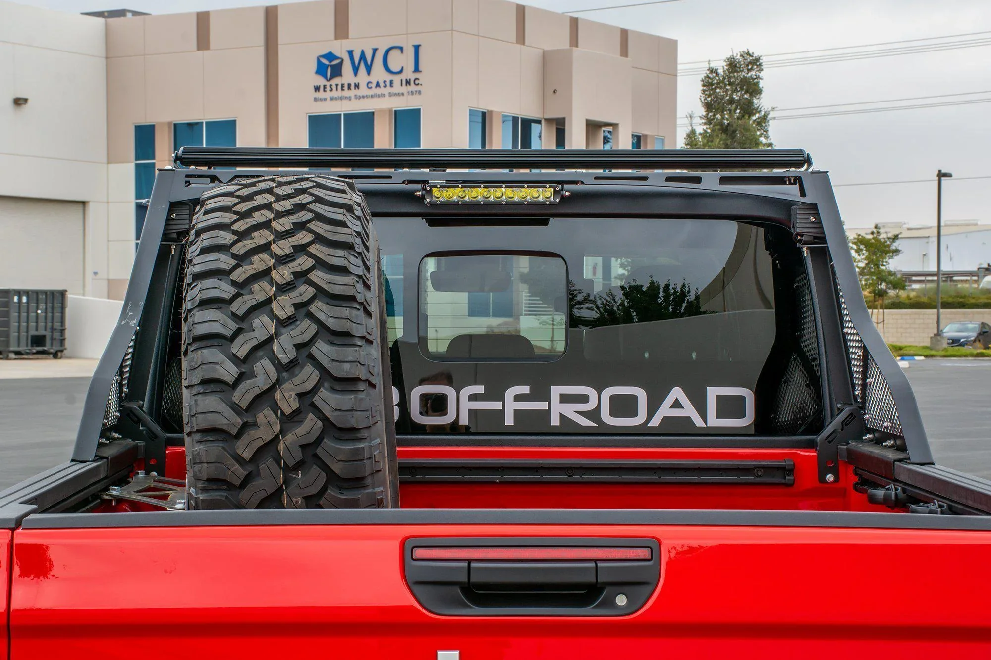 2020-21-jeep-gladiator-jt-chase-rack-dv8-offroad-rrgl-01-7_2000x1333.webp