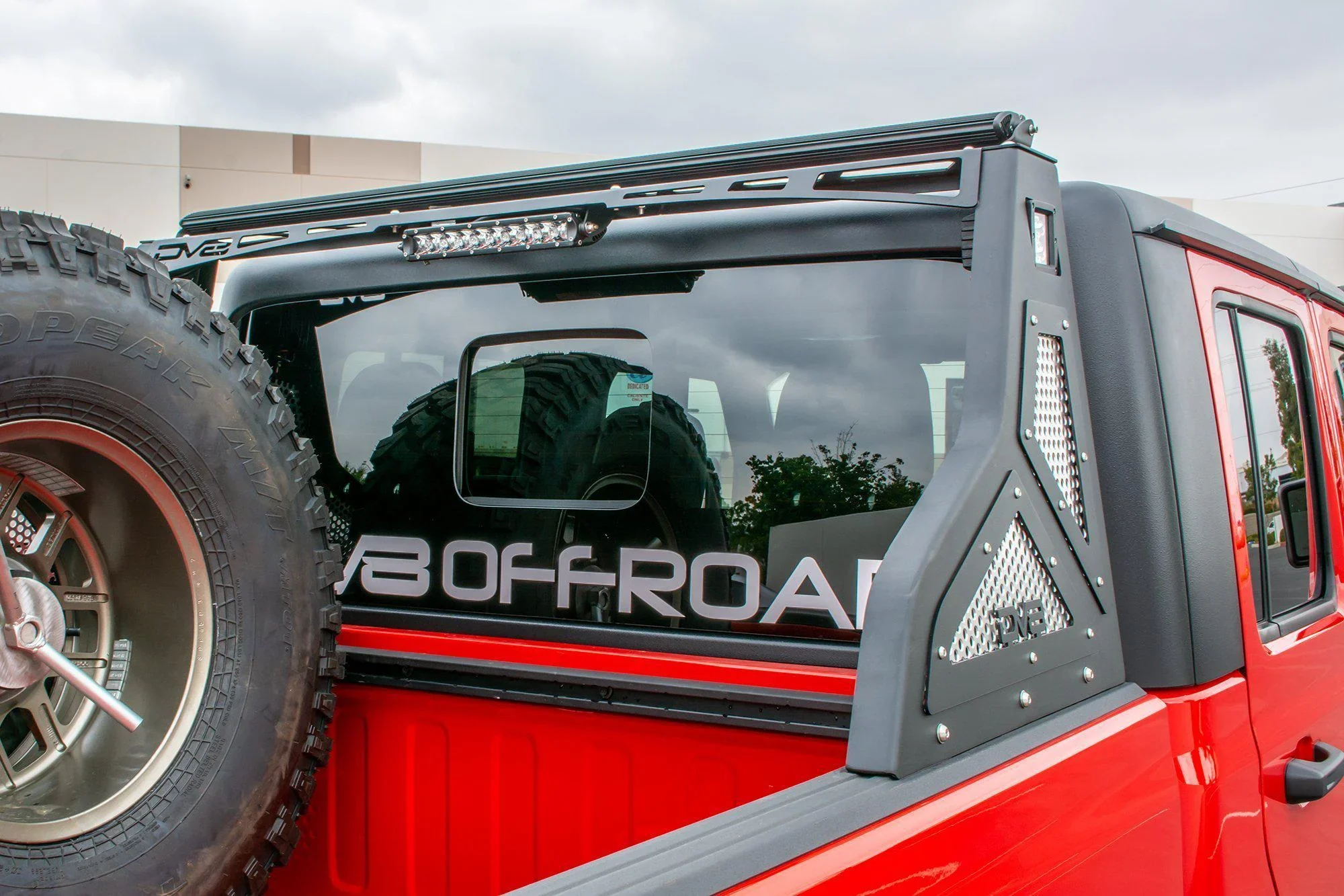 2020-21-jeep-gladiator-jt-chase-rack-dv8-offroad-rrgl-01-4_2000x1333.webp