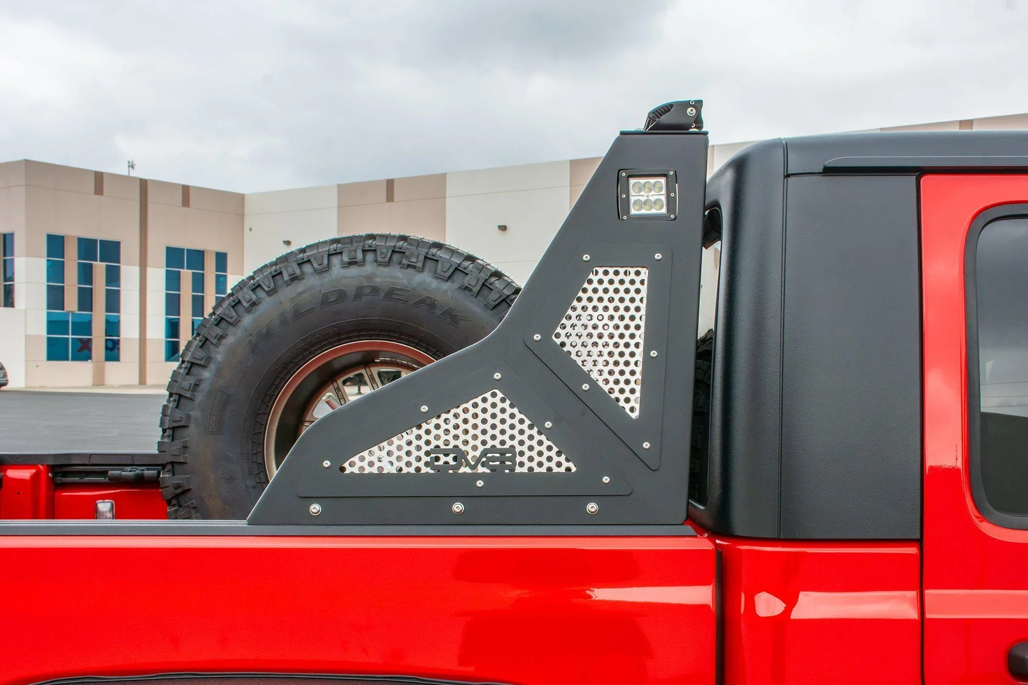 2020-21-jeep-gladiator-jt-chase-rack-dv8-offroad-rrgl-01-8_2000x1333.webp