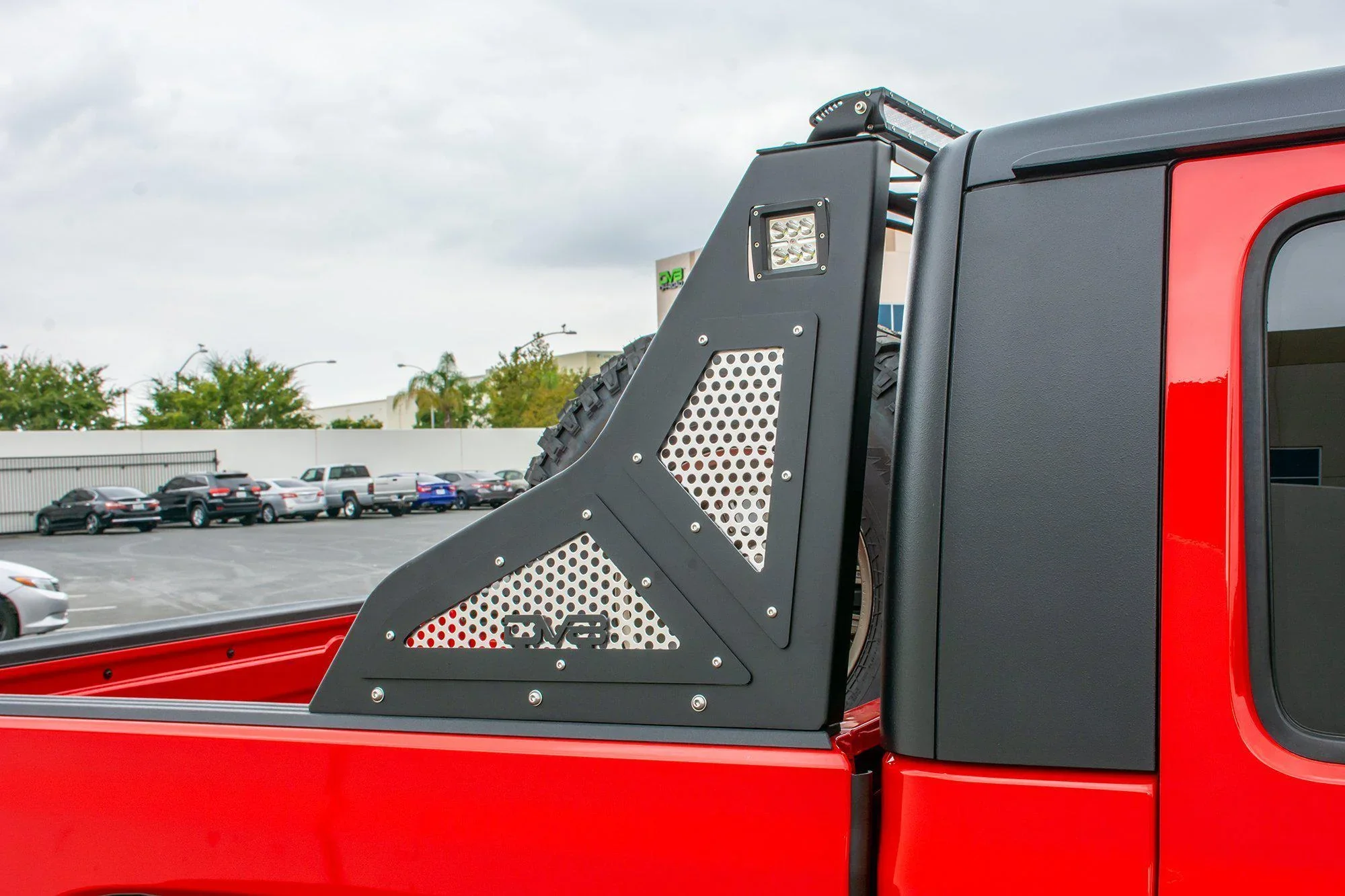 2020-21-jeep-gladiator-jt-chase-rack-dv8-offroad-rrgl-01-5_2000x1333.webp