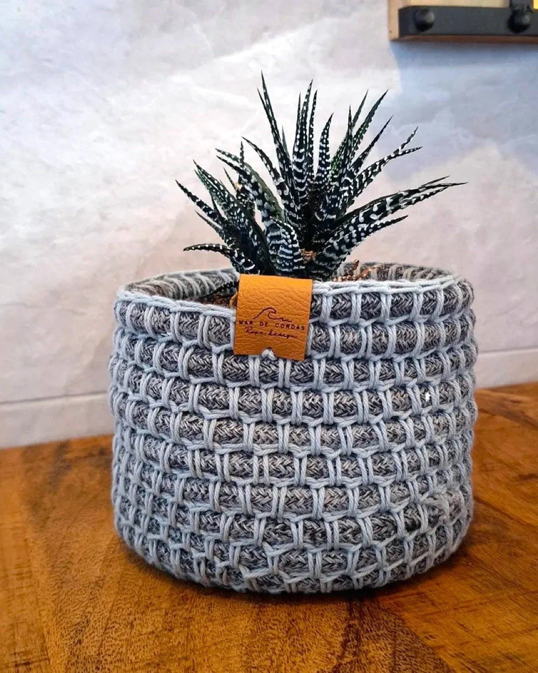 🪢 Resultante da recupera&ccedil;&atilde;o de cordas provenientes de atividades n&aacute;uticas, Mar de Cordas reutiliza esta nobre e robusta mat&eacute;ria na cria&ccedil;&atilde;o de novos objetos, &uacute;teis e duradouros. 

🌊 Com o objetivo de 