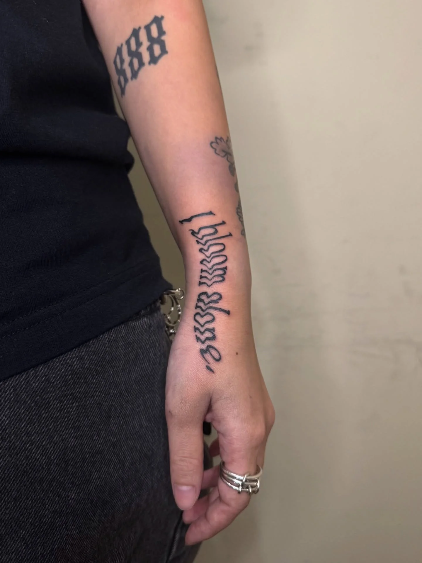 レタリングタトゥー◎
@dai_tattoo_ratel 
⁡
お問い合わせの際は上記アカウントのURLへお願いします！！
⁡
 #タトゥー  #東京タトゥー #レタリングタトゥー 
 #三軒茶屋 #下北沢