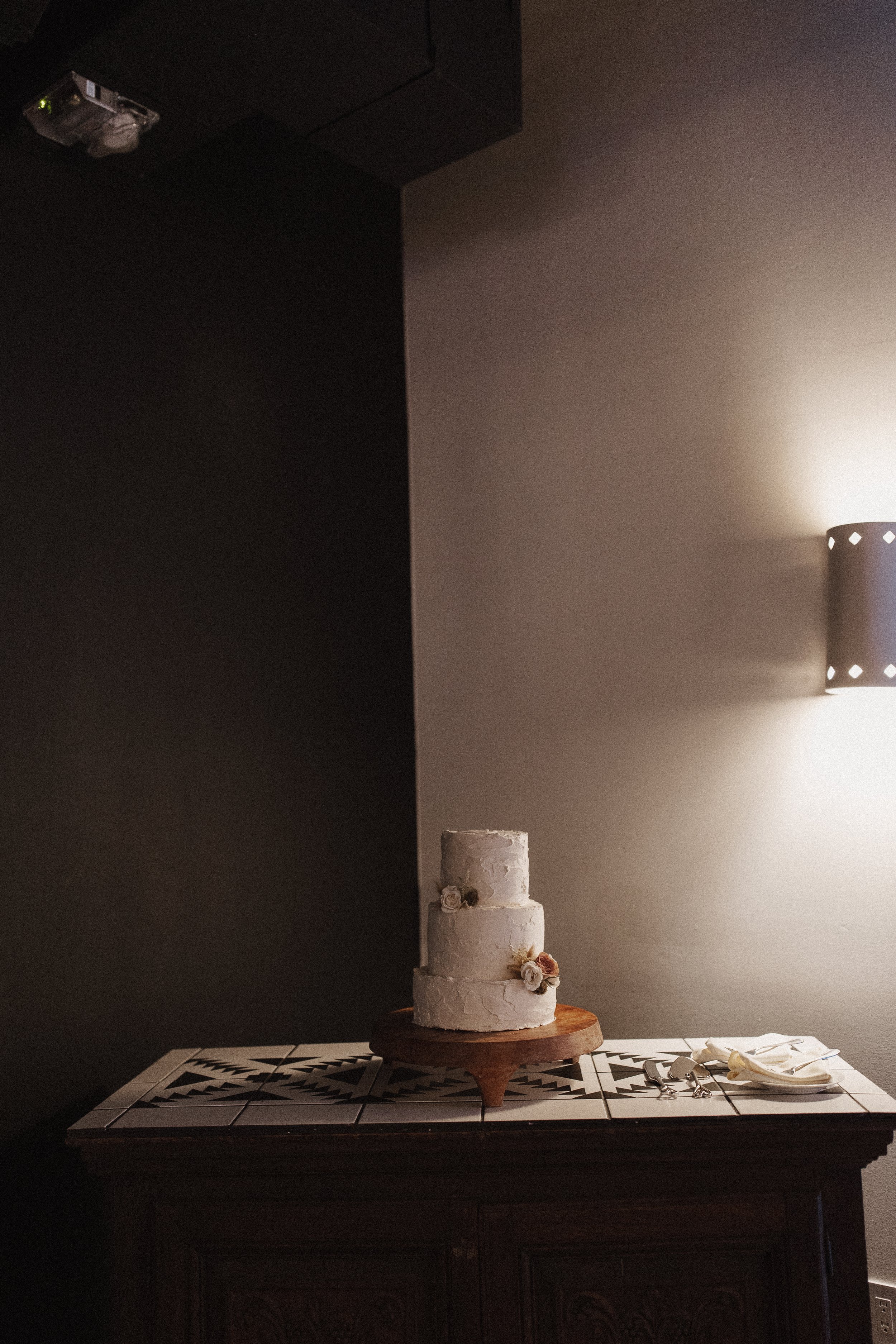 Wedding details, wedding cake, in DFW wedding