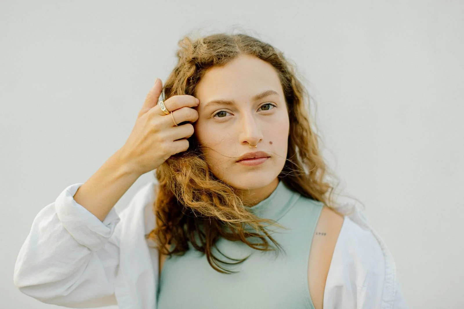 Femme illustrant la santé psychologique et le bien-être émotionnel