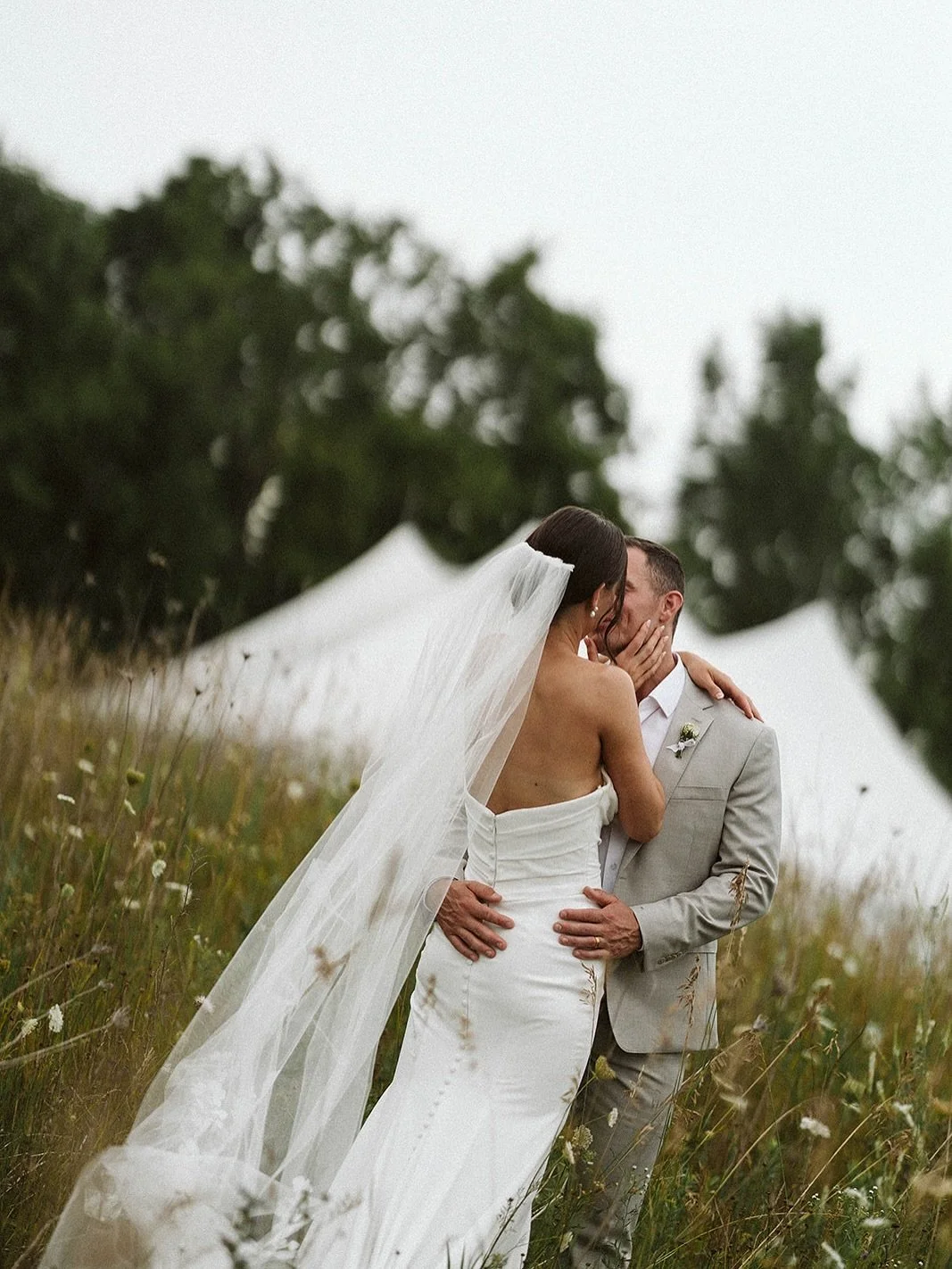 Pondview 🤝🏼 July Weddings

The lush gardens, the stunning hydrangeas, the warm breeze &amp; golden hours.. you can&rsquo;t go wrong with a Summer Wedding at Pondview!

Hard to pick our faves from S &amp; T&rsquo;s big day.. stunning moments capture