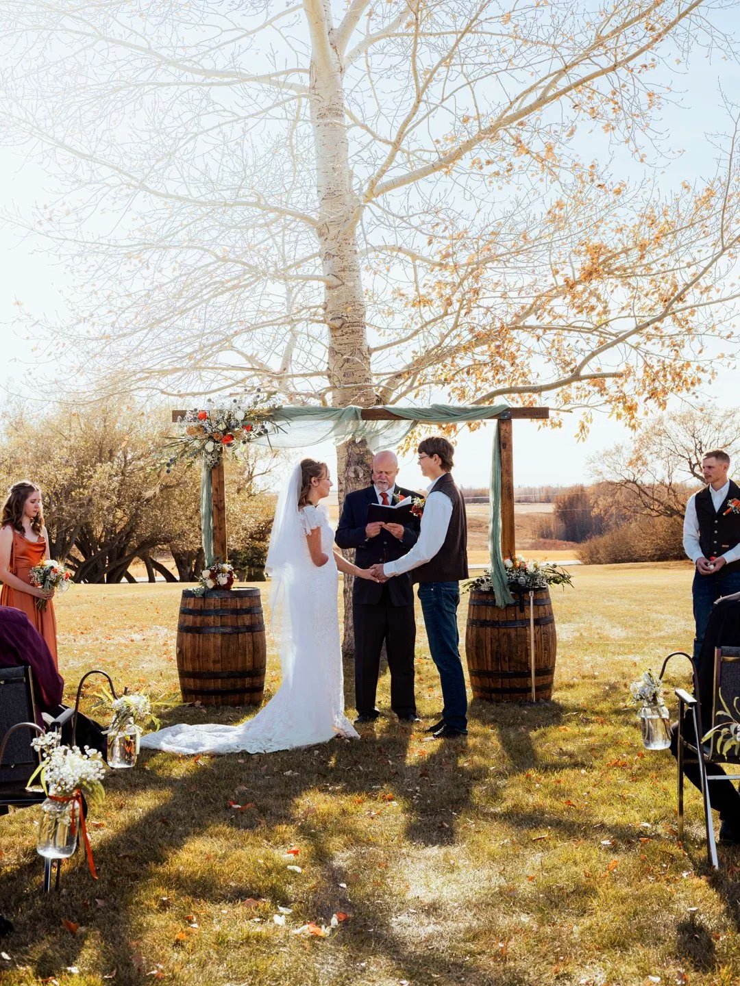 Top outdoor fall wedding venue in Alberta | Best outdoor wedding venue in the fall in Alberta | Best outdoor fall wedding venue near Calgary | Best outdoor fall farm wedding venue near Drumheller | Top outdoor fall wedding venue near Red Deer | 