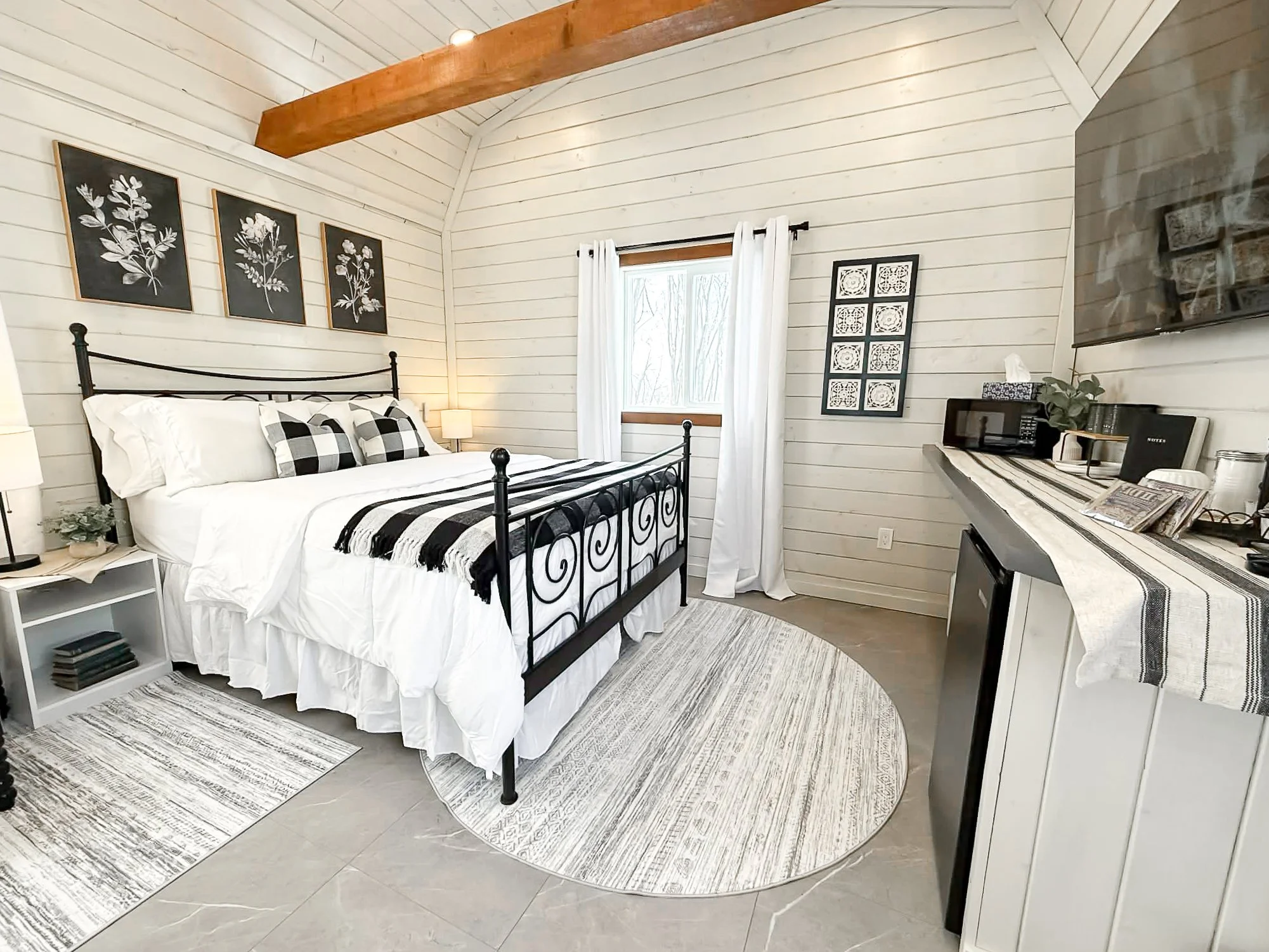 Open Country Farm Cottonwood Cabin - Luxury Cabin Accomodation - Prairie Farm Stay in Alberta - Modern Farmhouse Accomodation - Farm Retreat Alberta - Retreat Near Calgary - Tiny House Stay Near Calgary - Glamping Cabin Alberta - Rest Relaxation-27.jpg