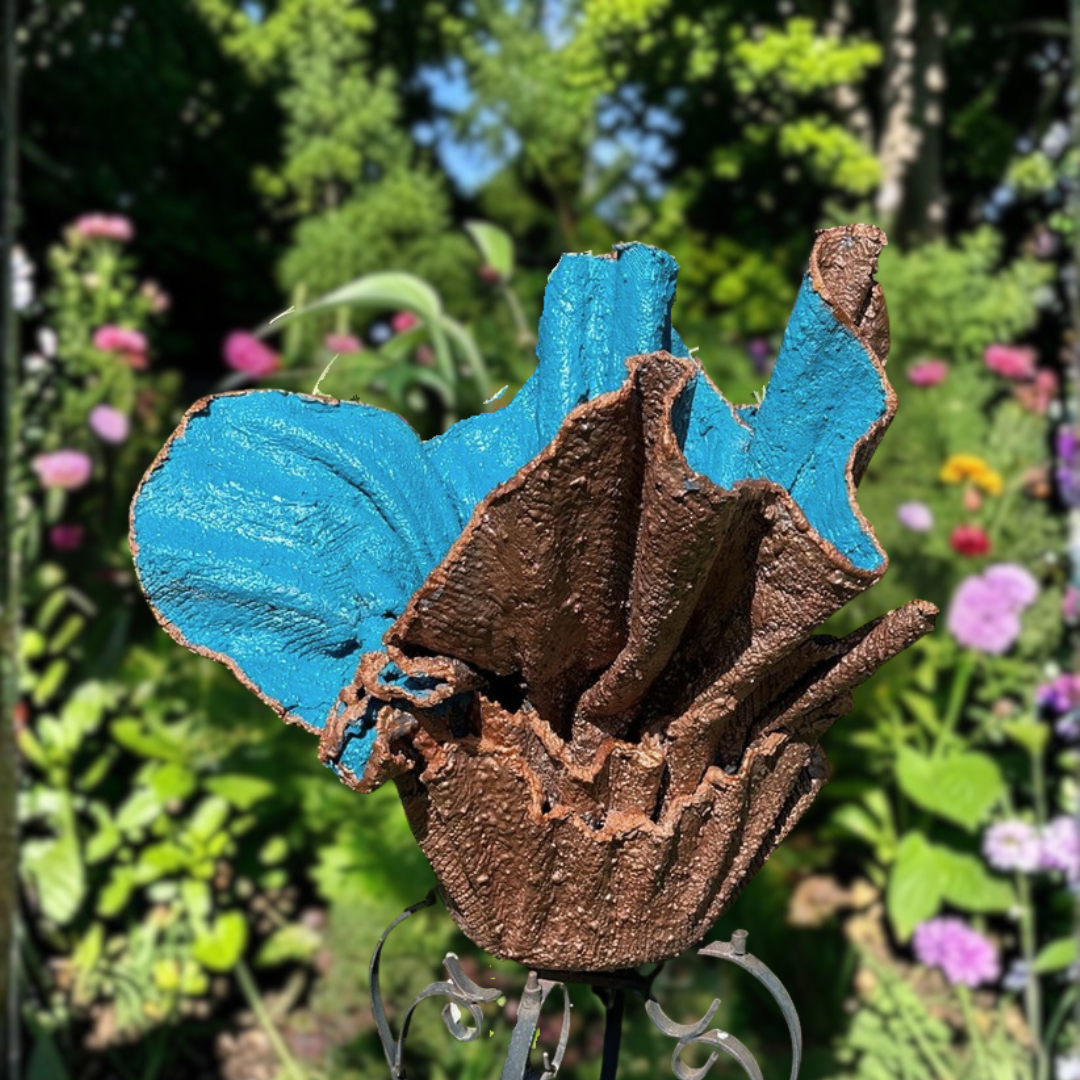 Lifestyle shot-large vase blur2edit.png