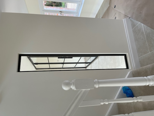 Diner strip glass.png